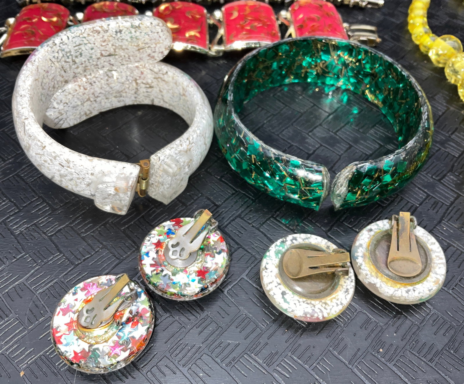 A Collection of Vintage Mid-Century Costume Jewelry - 5