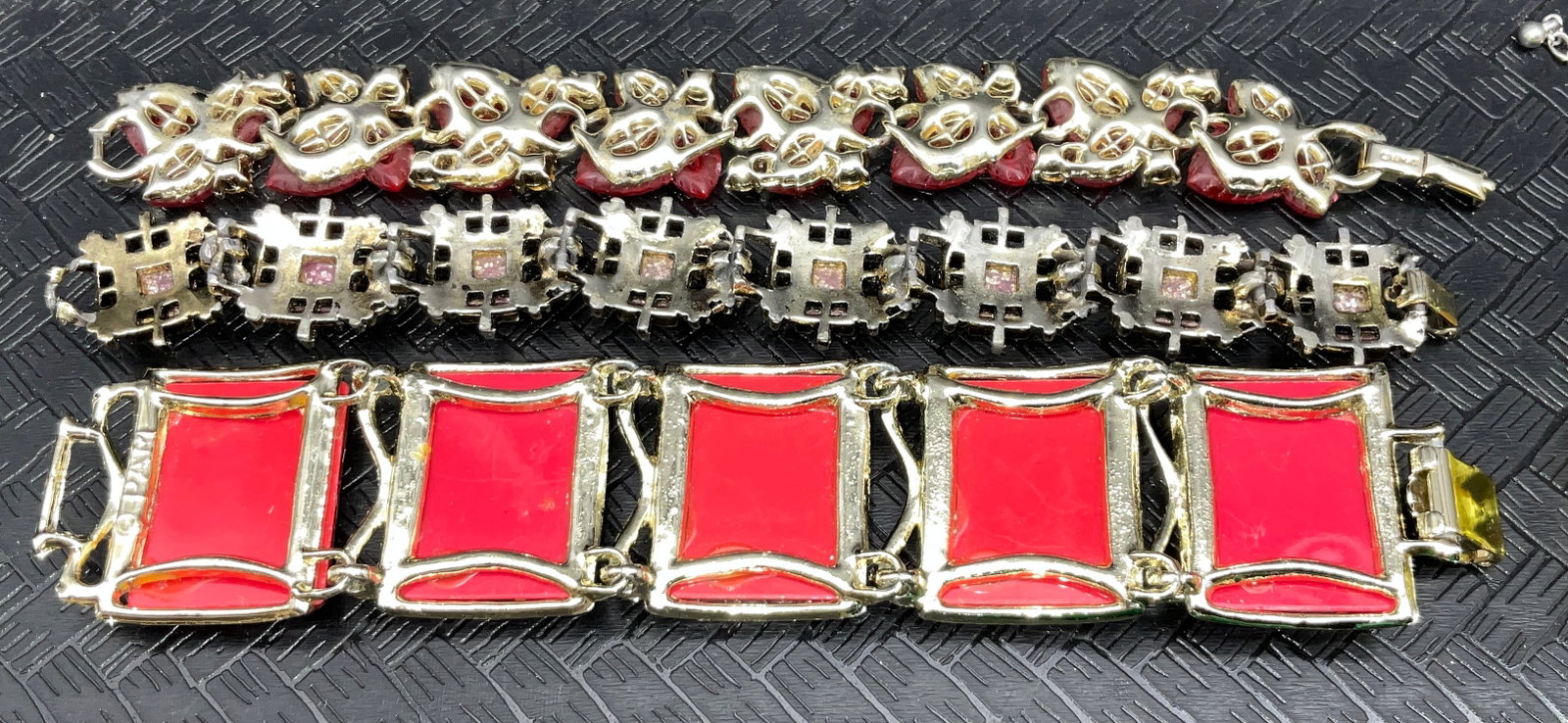 A Collection of Vintage Mid-Century Costume Jewelry - 6