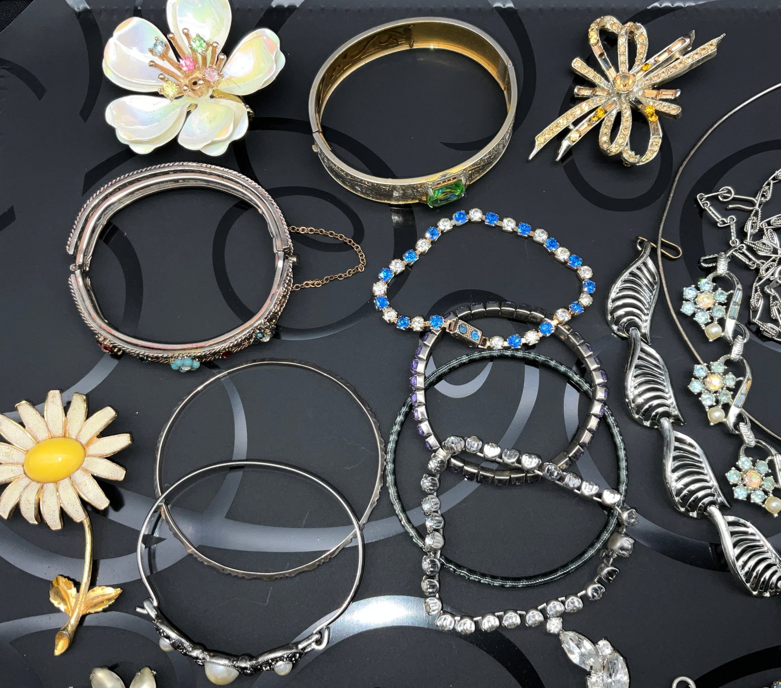 A Collection of Vintage Mid-Century Costume Jewelry - 3