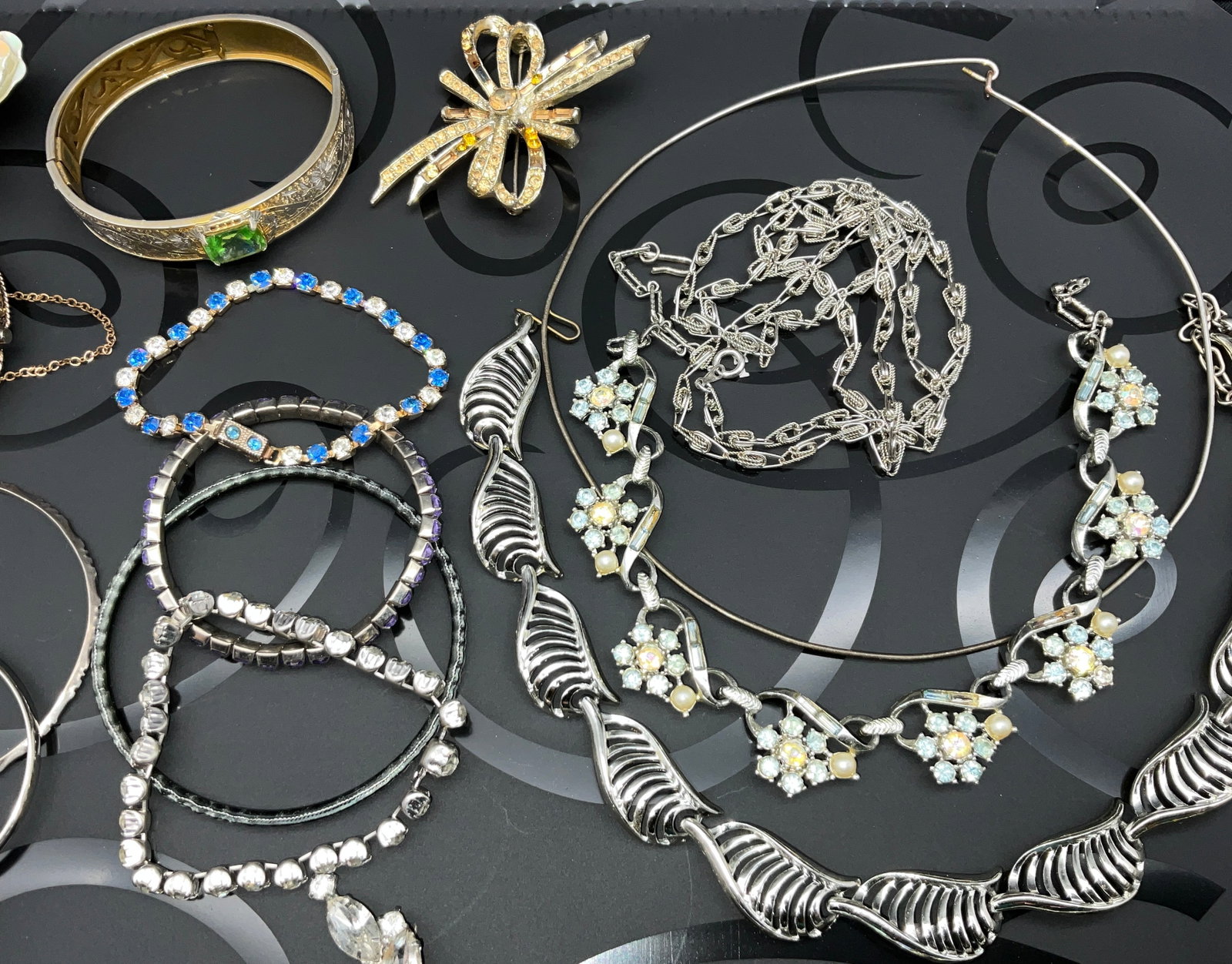 A Collection of Vintage Mid-Century Costume Jewelry - 4