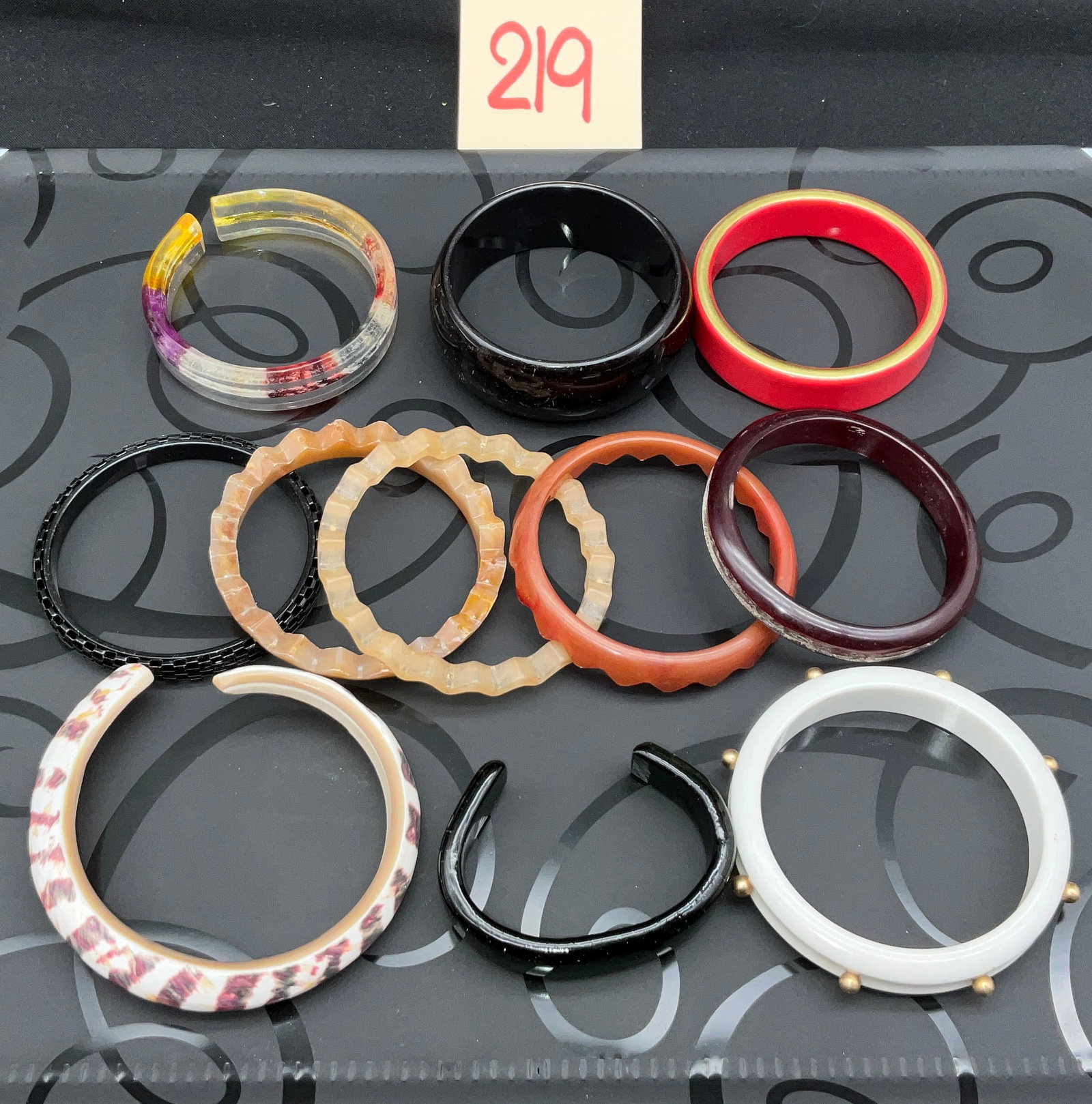 A Collection of 11 Vintage Bakelite and Assorted Plastic Bangle and Cuff Bracelets (1 of 4)