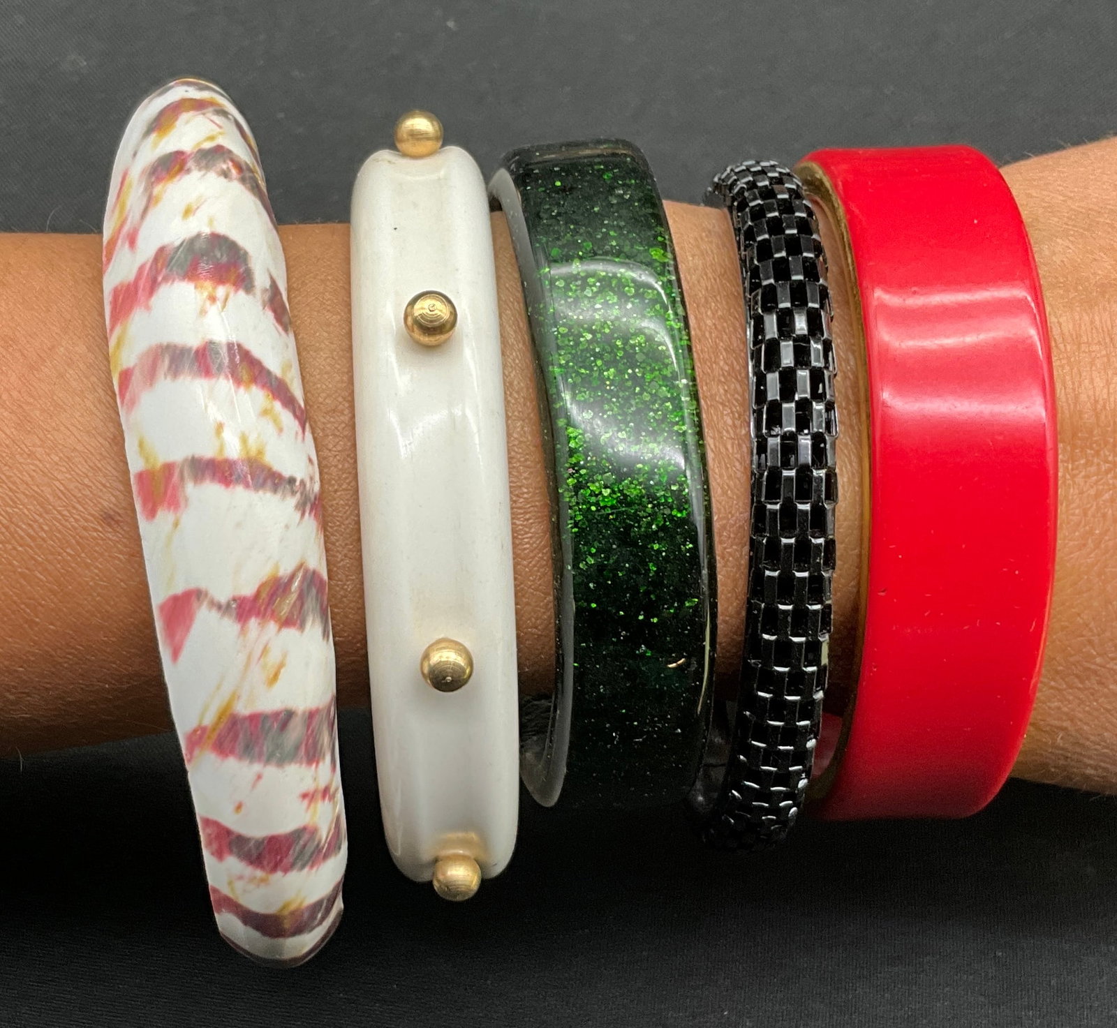 A Collection of 11 Vintage Bakelite and Assorted Plastic Bangle and Cuff Bracelets - 3