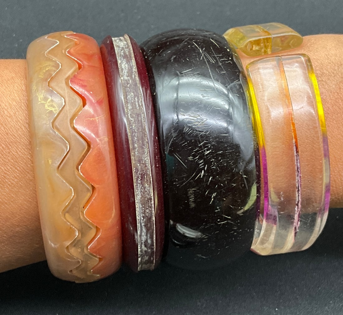 A Collection of 11 Vintage Bakelite and Assorted Plastic Bangle and Cuff Bracelets - 4