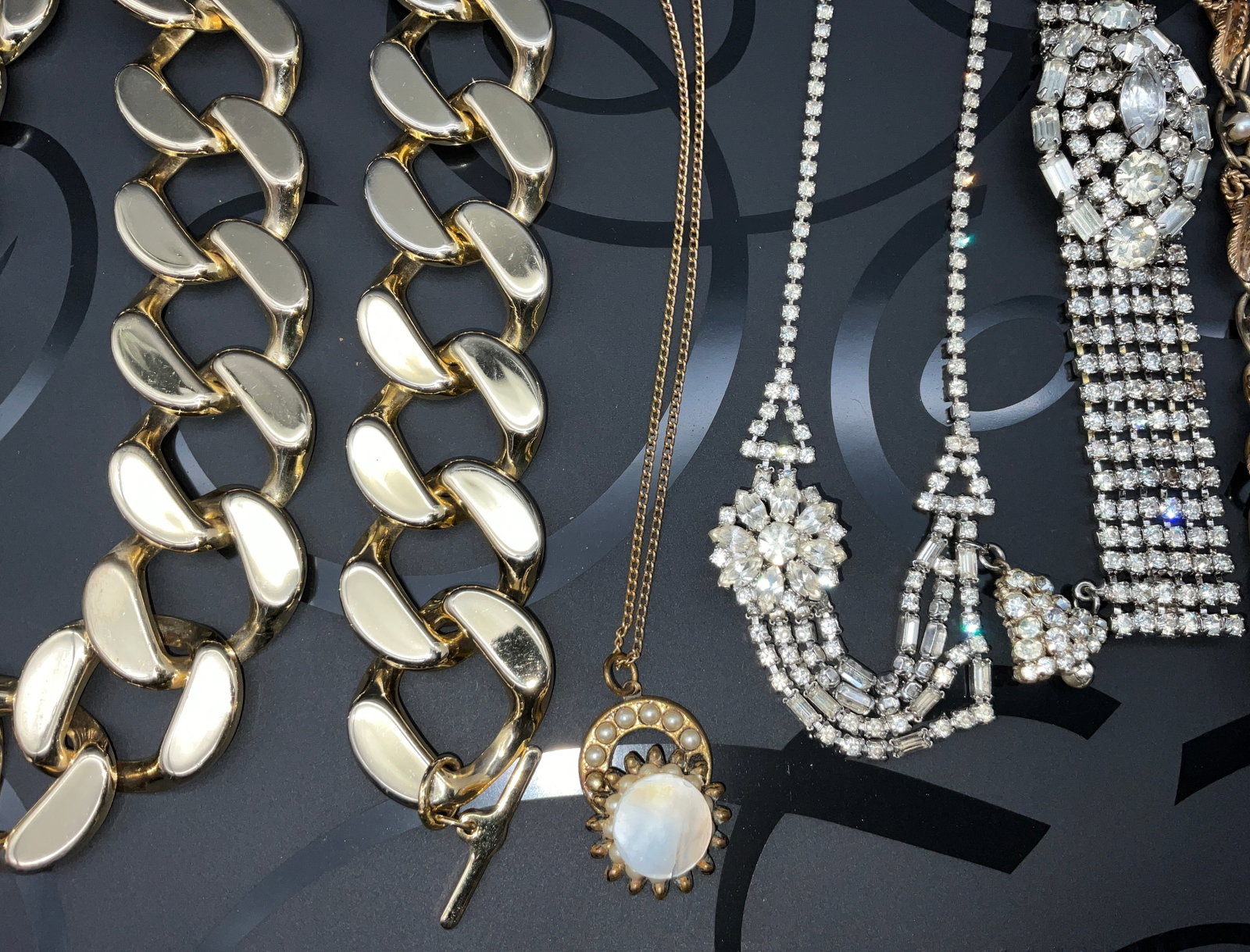An Assortment of Eighteen Vintage Costume Jewelry Pieces - 5