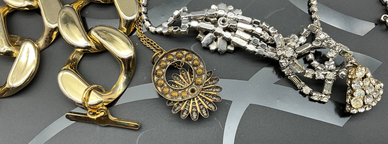 An Assortment of Eighteen Vintage Costume Jewelry Pieces - 6