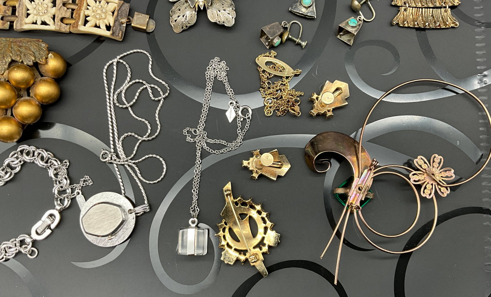 An Assortment of Vintage Costume Jewelry - 6