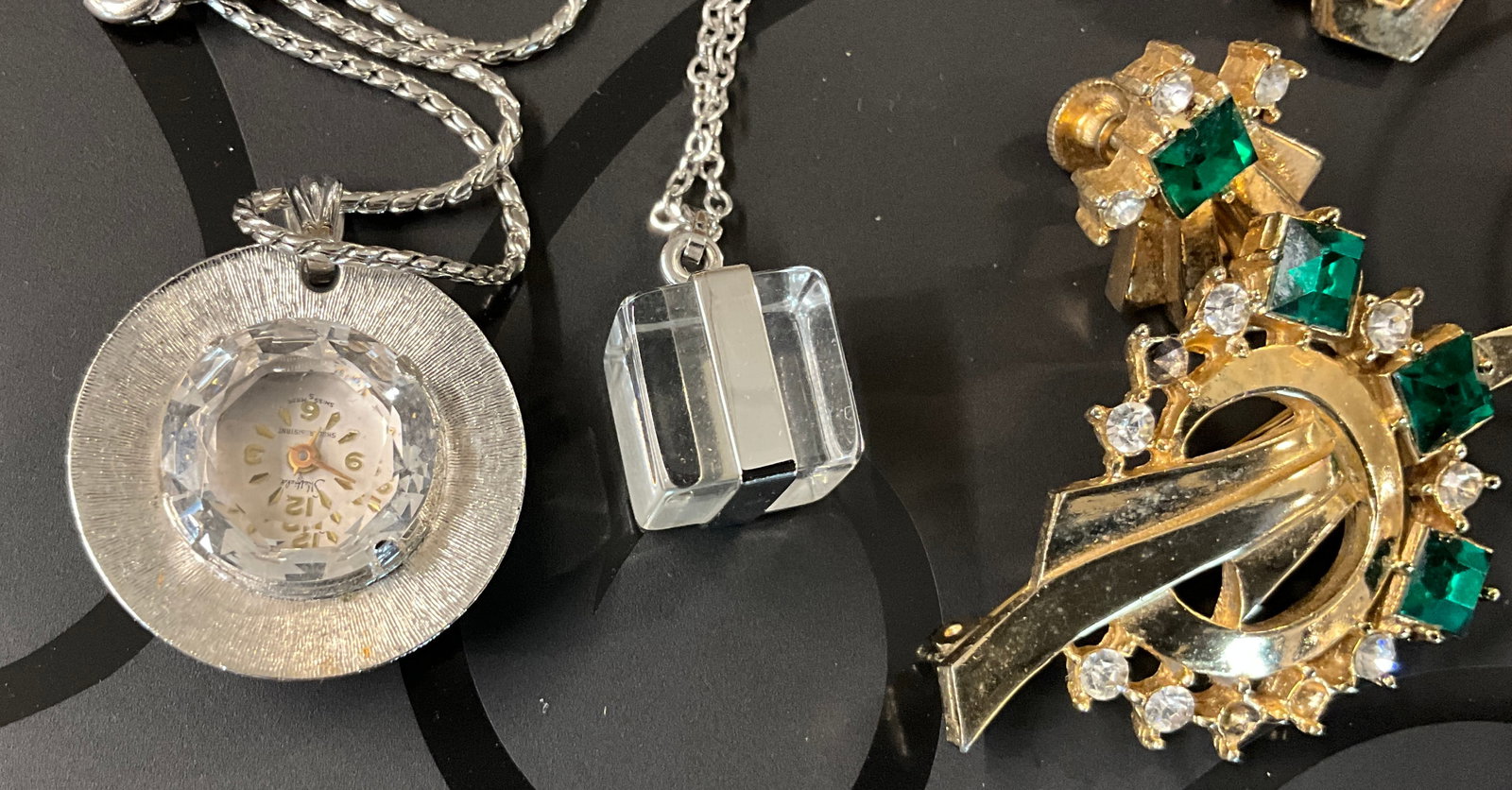 An Assortment of Vintage Costume Jewelry - 8