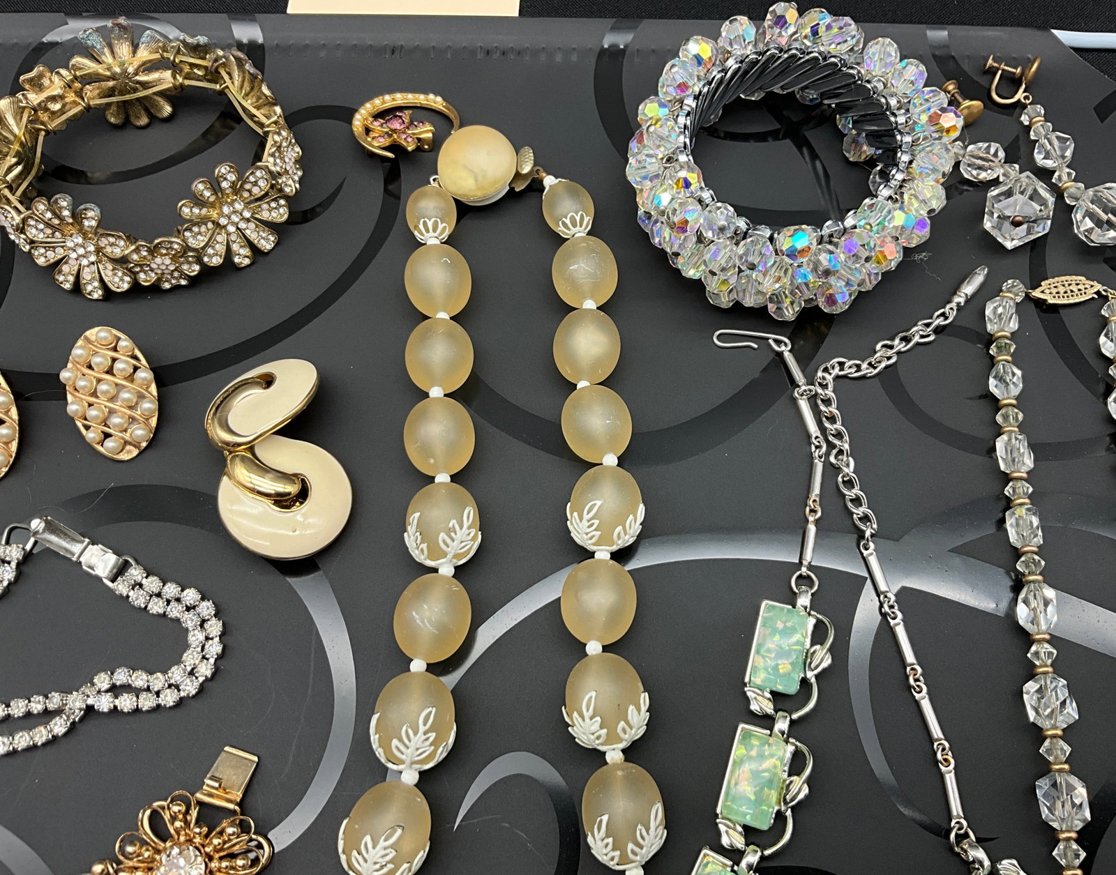 A Collection of 16 Pieces of Vintage Costume Jewelry Including Trifari and Scandia - 5