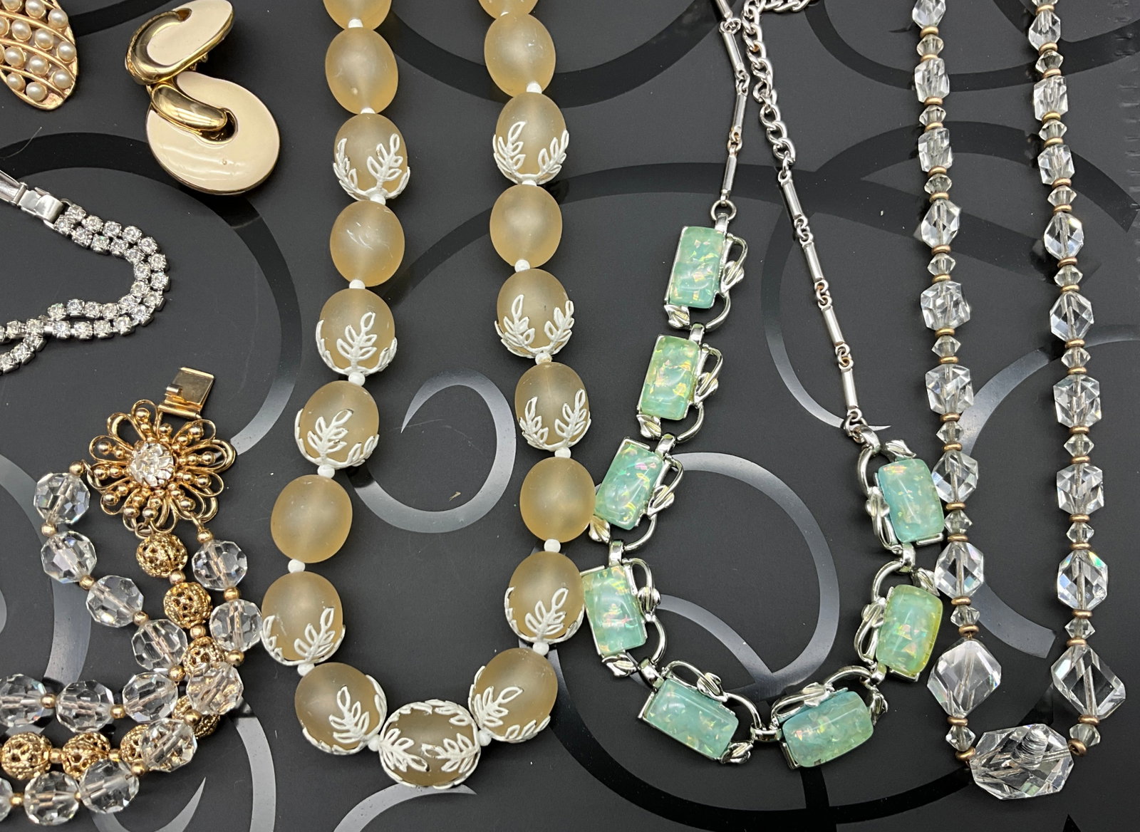 A Collection of 16 Pieces of Vintage Costume Jewelry Including Trifari and Scandia - 6