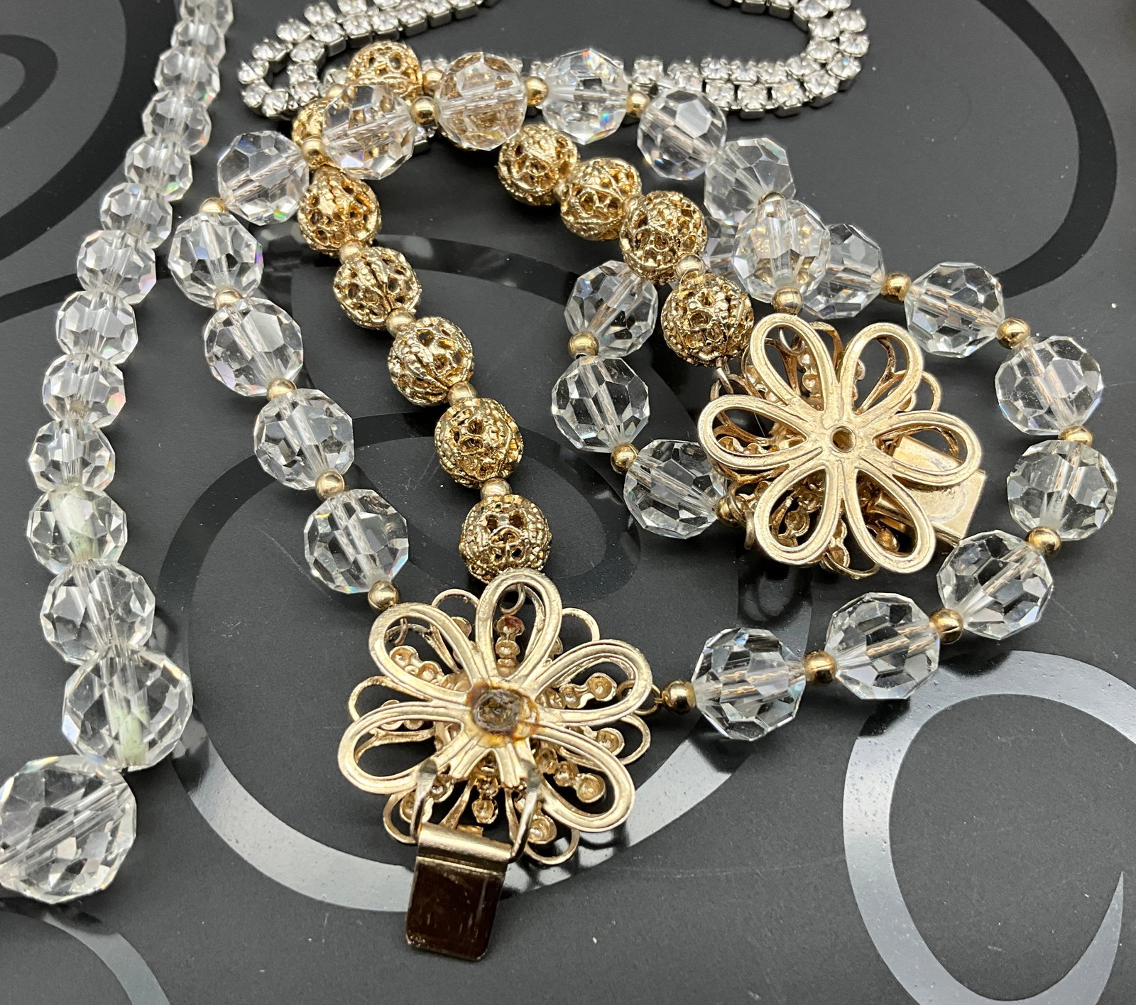 A Collection of 16 Pieces of Vintage Costume Jewelry Including Trifari and Scandia - 7
