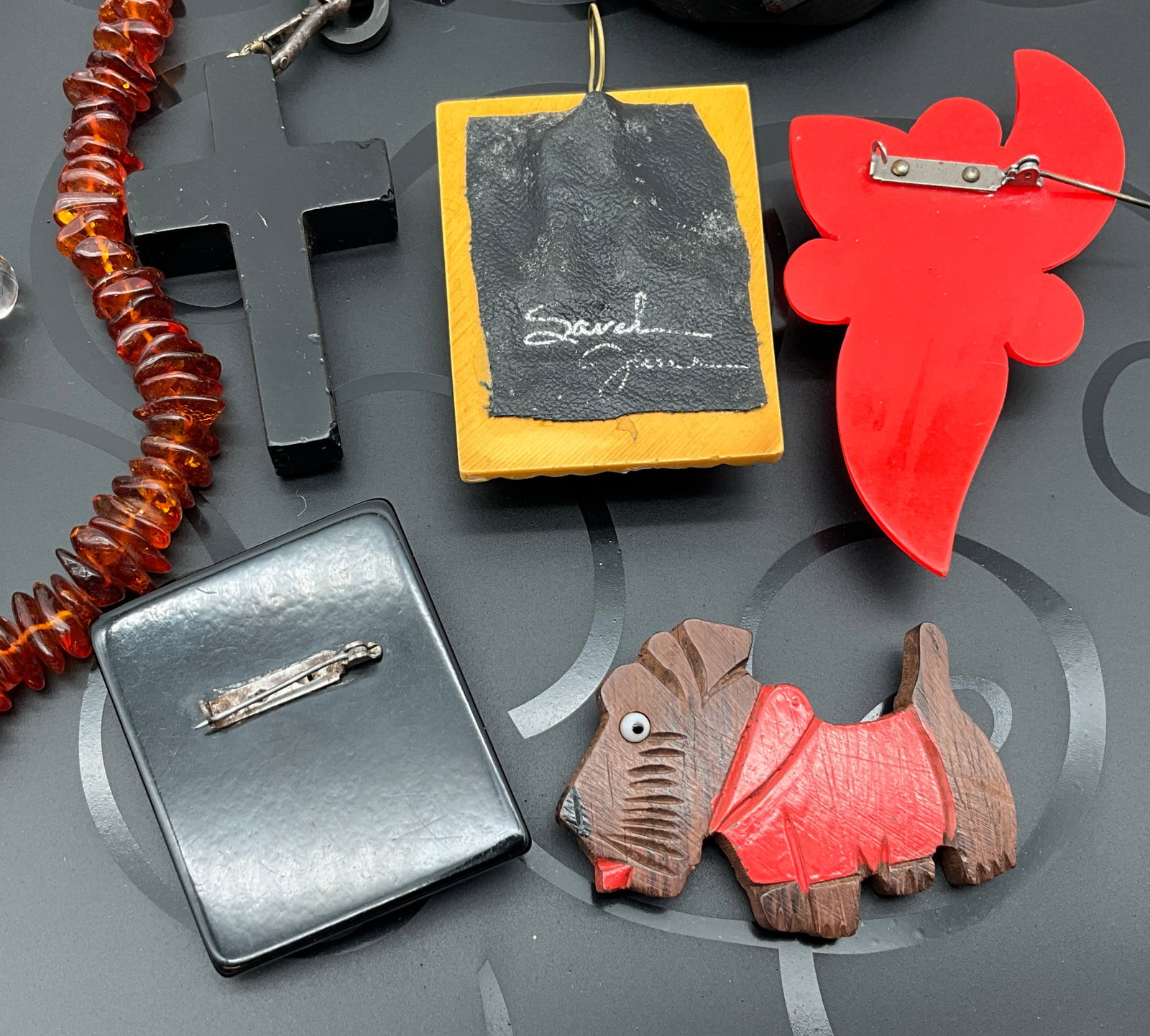 A Collection of Vintage Bakelite, Amber, and Costume Jewelry - 7