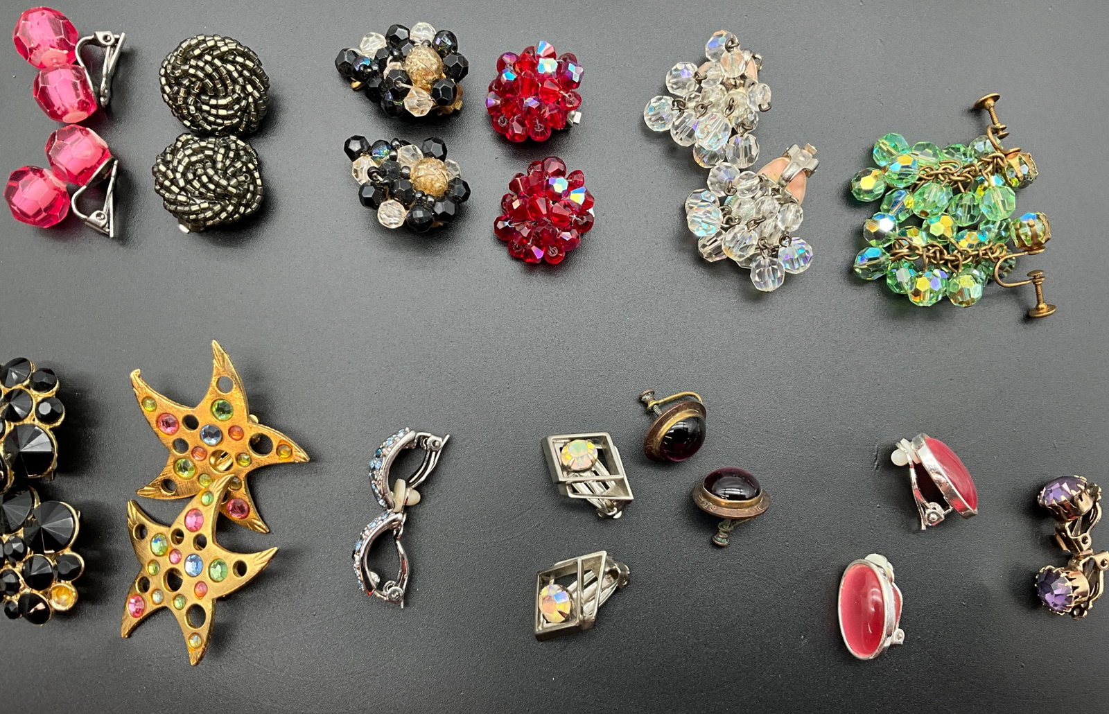 A Collection of Vintage Costume Clip-on and Screw-back Earrings - 5
