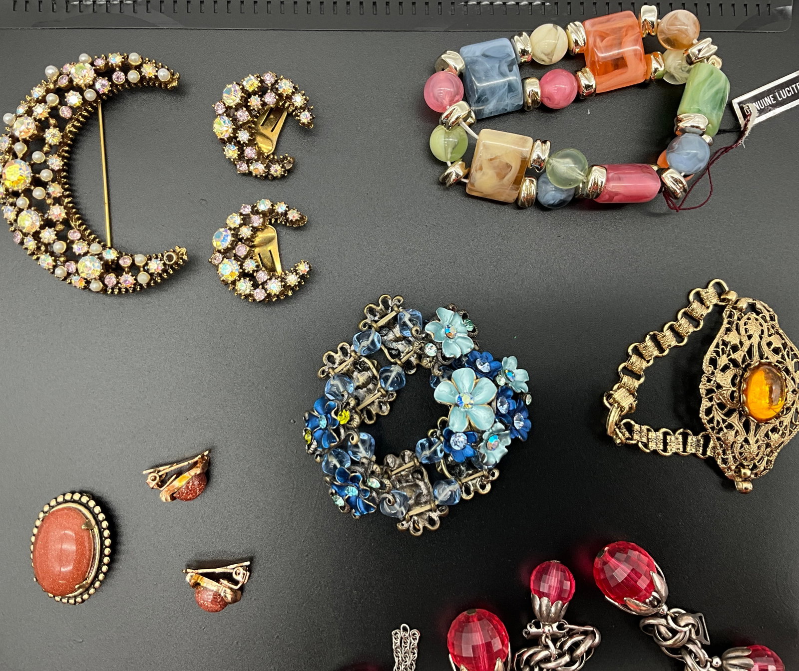 A Collection of Vintage Costume Fashion Jewelry - 3