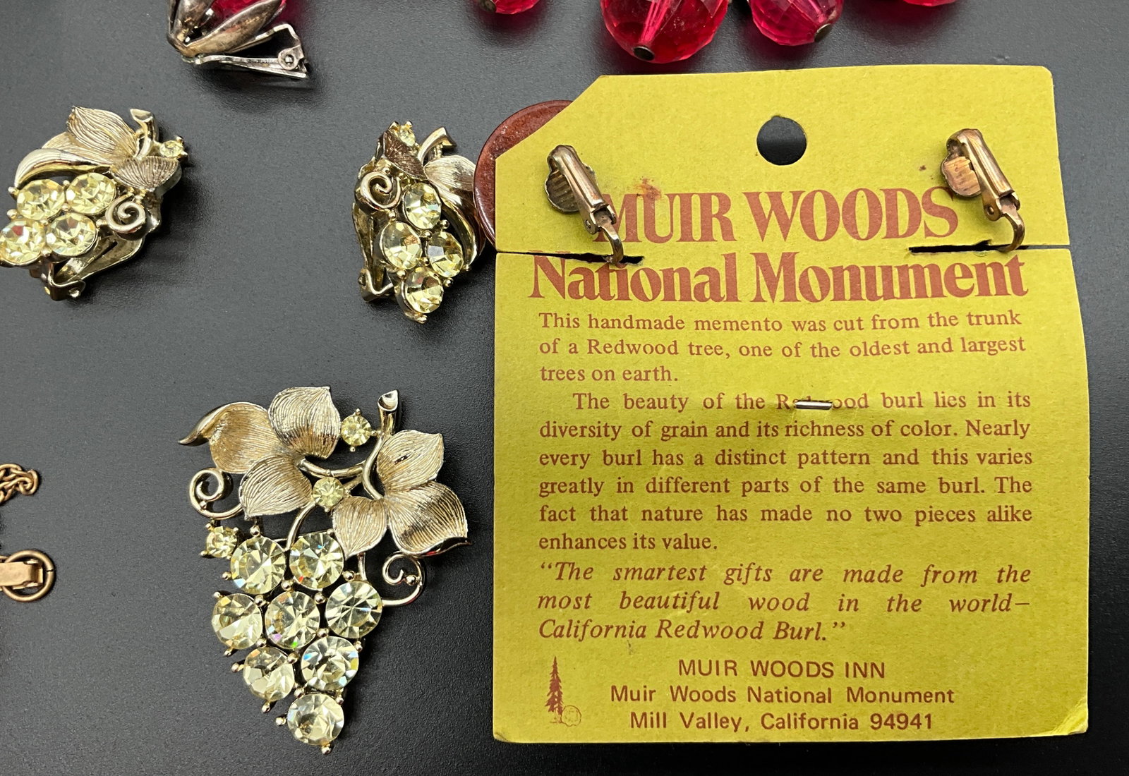 A Collection of Vintage Costume Fashion Jewelry - 5