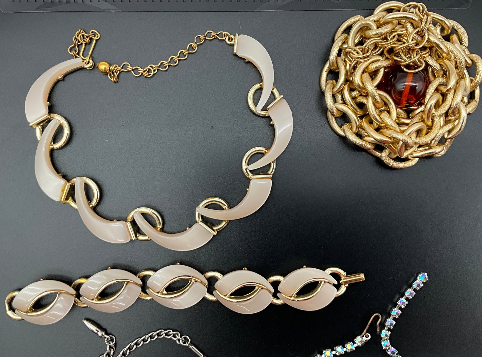 A Collection of Vintage Costume Jewelry - 3