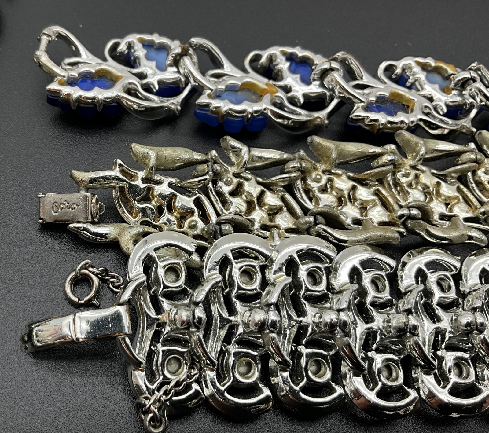 An Assortment of Ten Mid-Century Costume Jewelry Pieces - 5