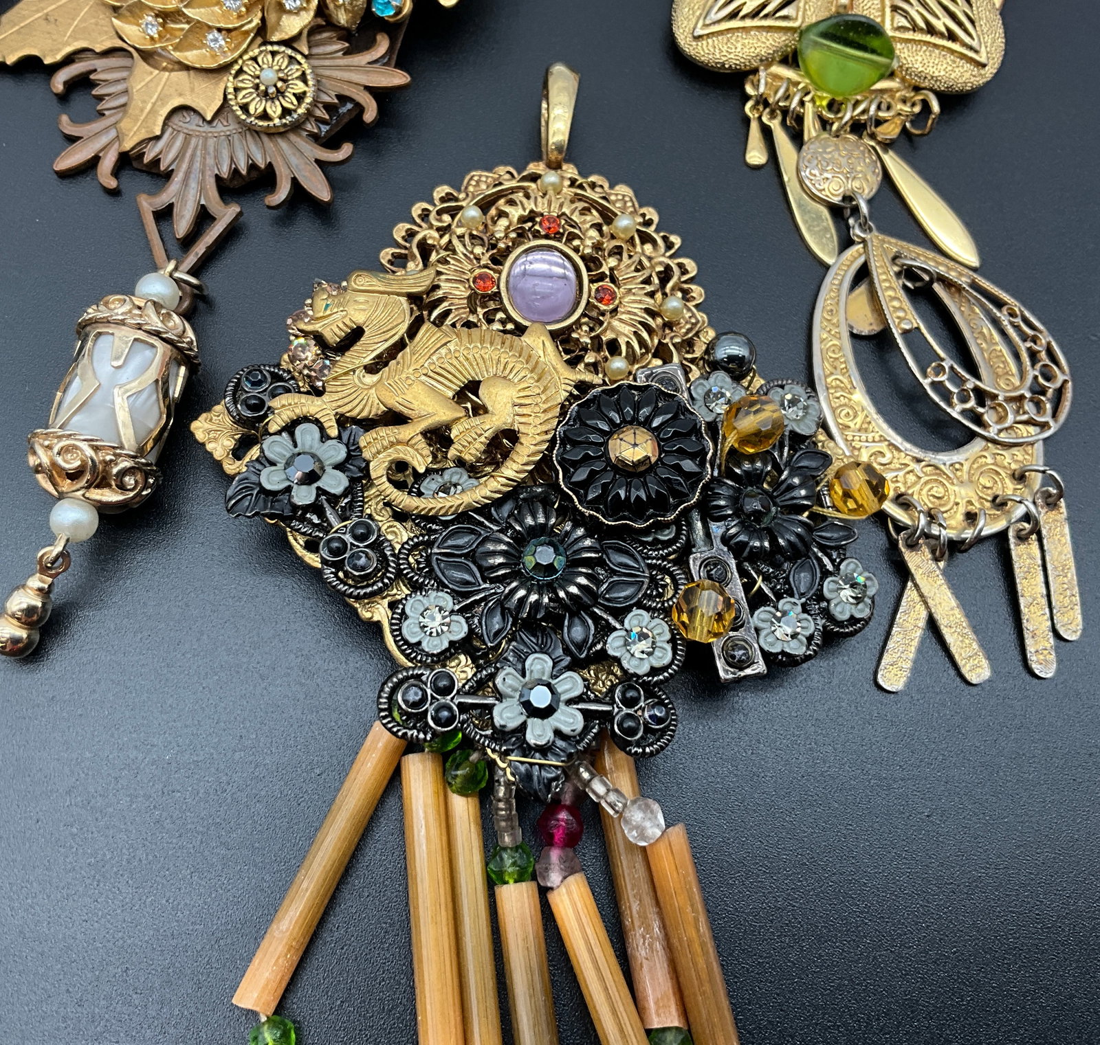 A Lot of Four Sarah Jane Signed Costume Jewelry Brooches - 2