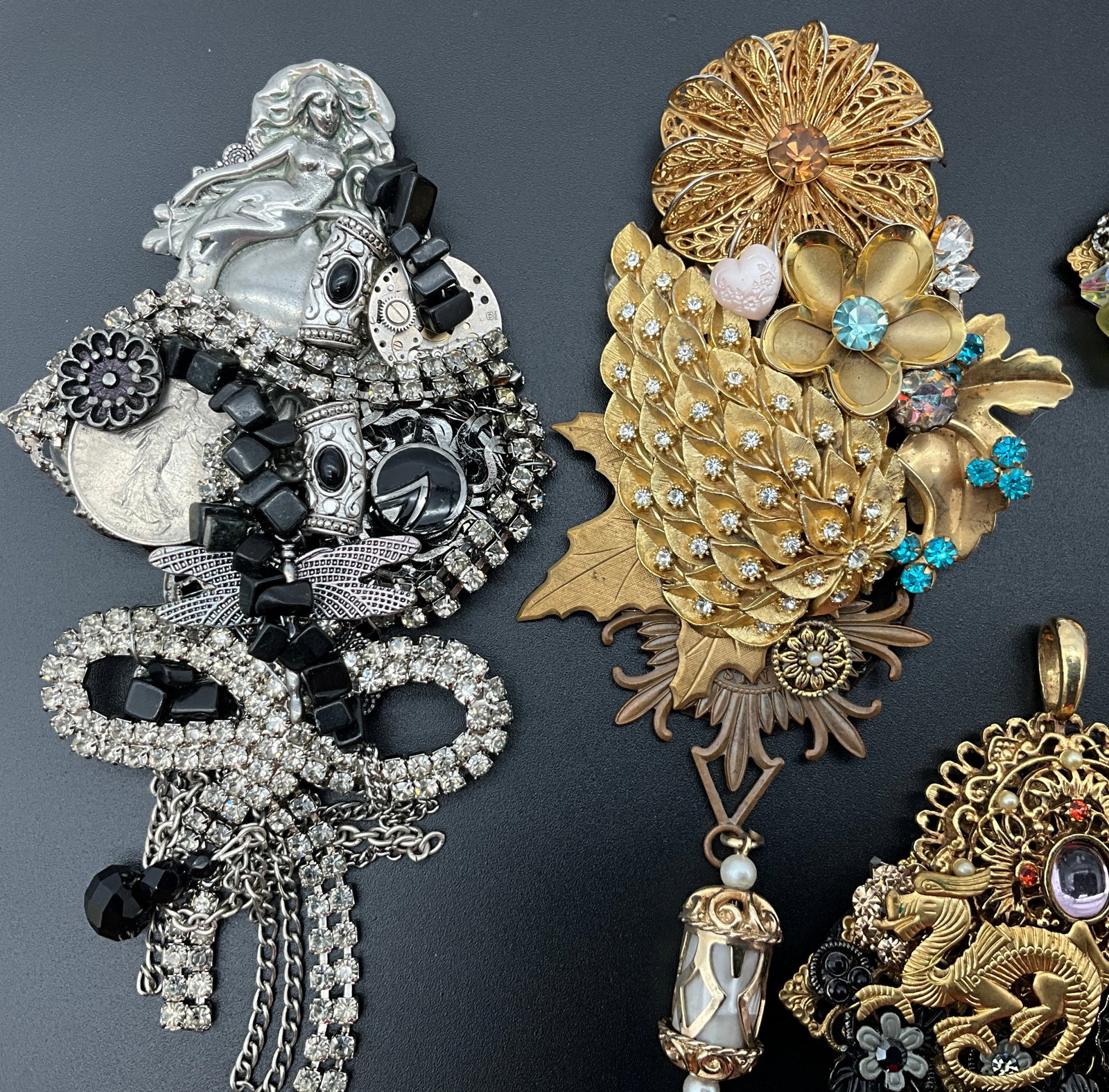 A Lot of Four Sarah Jane Signed Costume Jewelry Brooches - 4