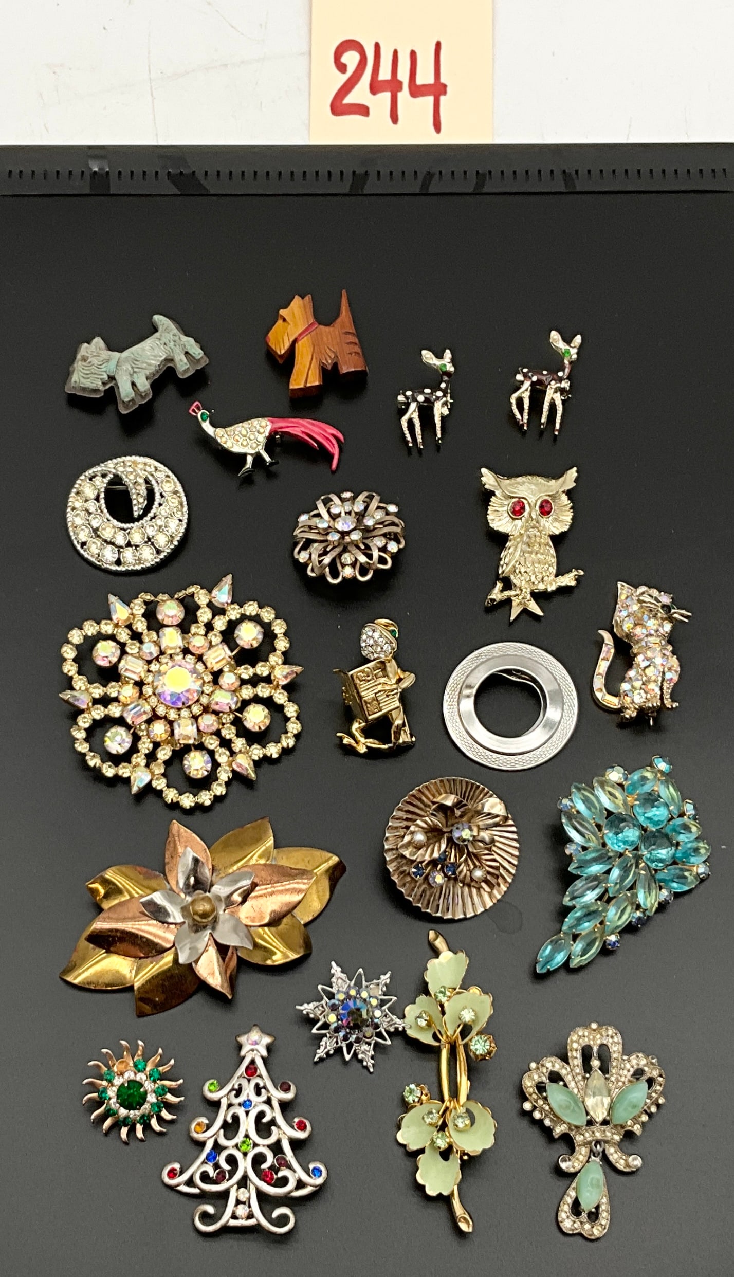 A Collection of Vintage Costume Jewelry Brooches and One Scarf Clip (1 of 6)