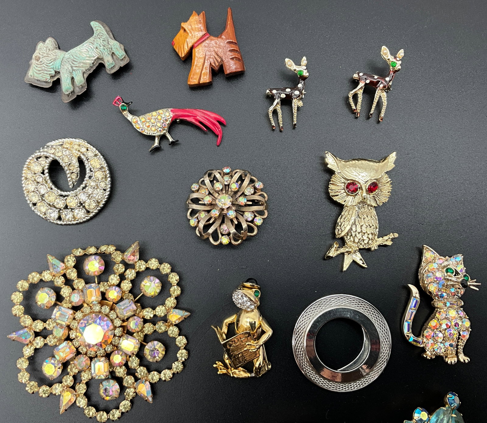 A Collection of Vintage Costume Jewelry Brooches and One Scarf Clip - 4