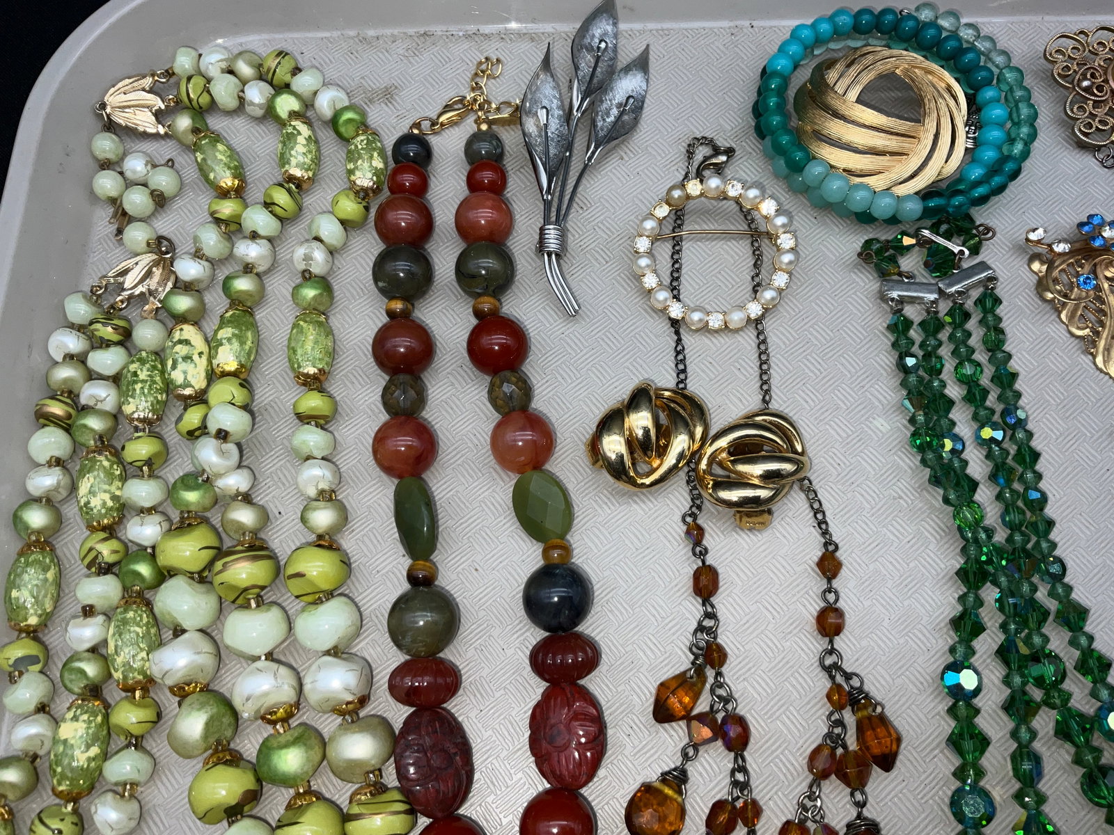 An Assortment of Vintage Costume Jewelry - 3