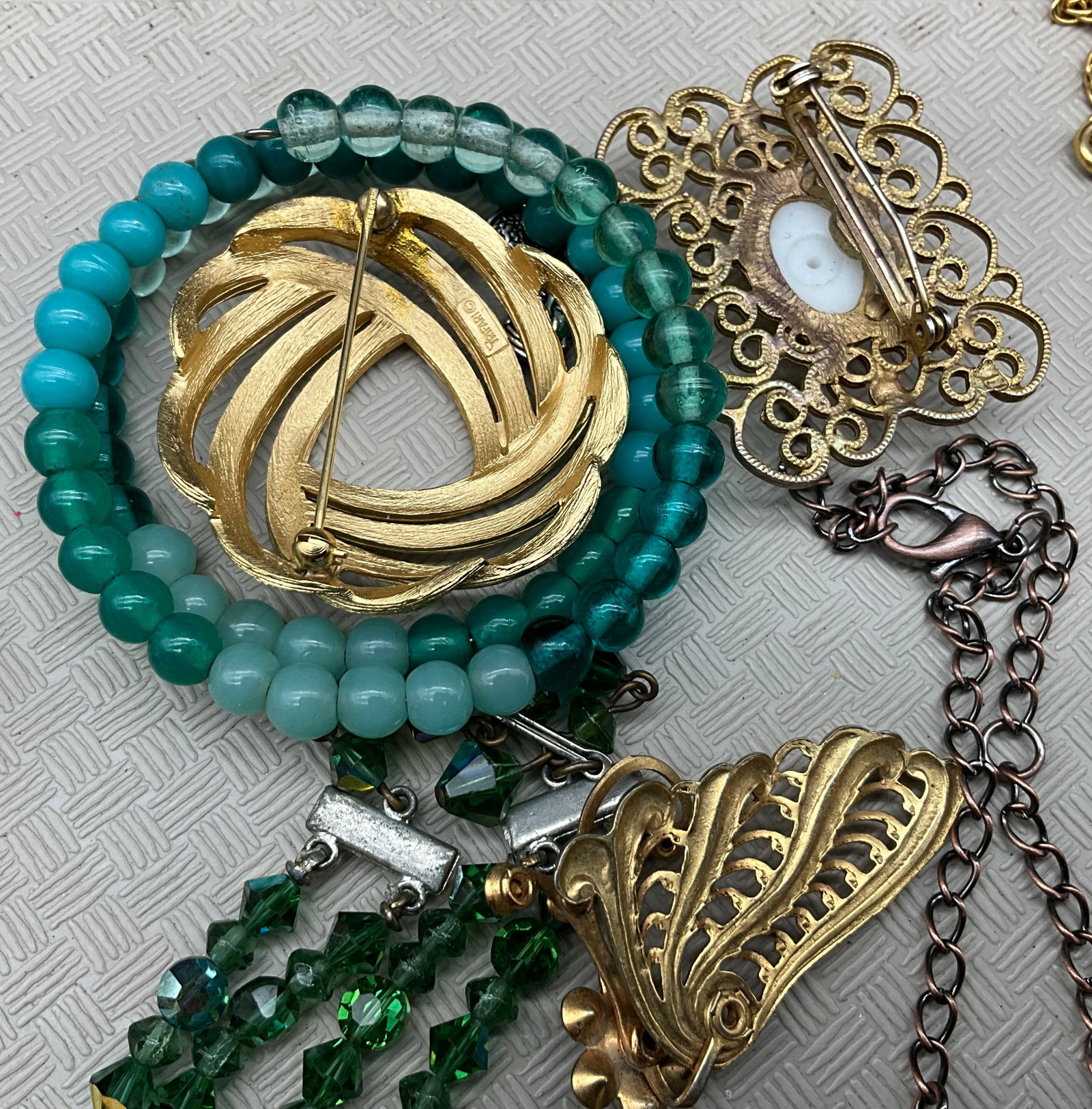 An Assortment of Vintage Costume Jewelry - 6