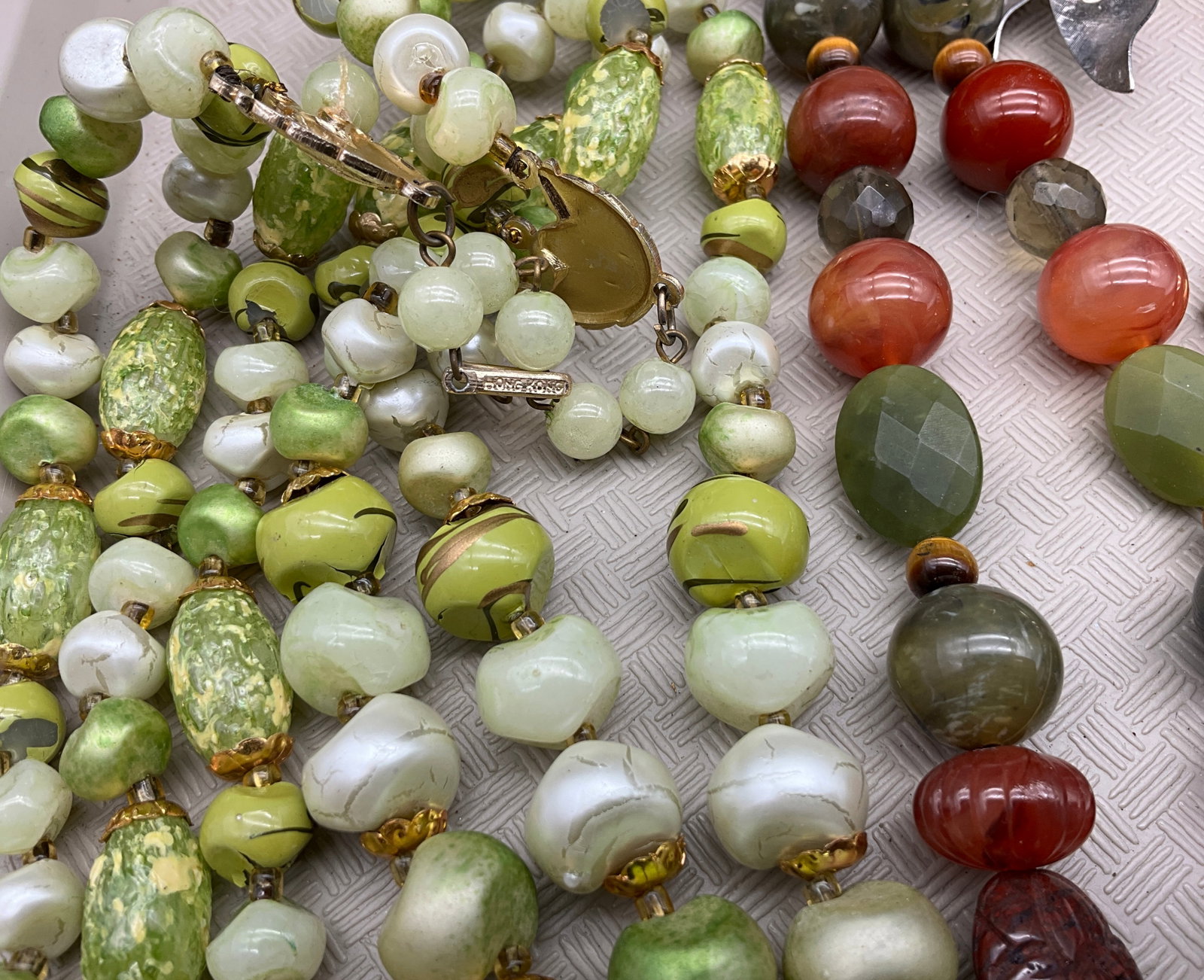 An Assortment of Vintage Costume Jewelry - 7