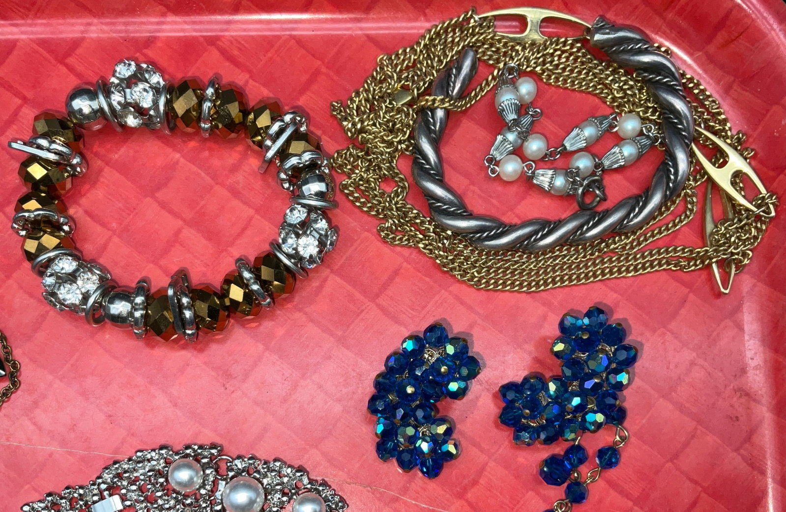 A Collection of Vintage and Contemporary Costume Jewelry - 7
