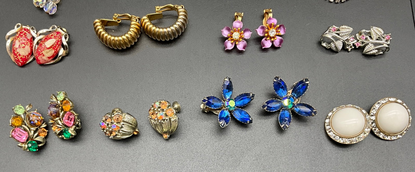 An Assortment of 20 Pairs of Vintage Costume Jewelry Earrings - 2