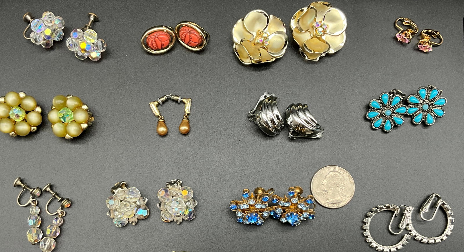 An Assortment of 20 Pairs of Vintage Costume Jewelry Earrings - 3