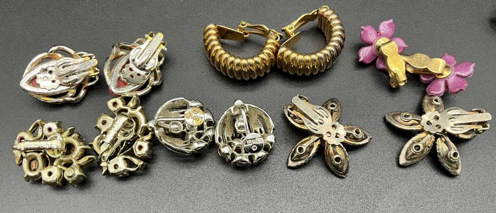 An Assortment of 20 Pairs of Vintage Costume Jewelry Earrings - 4