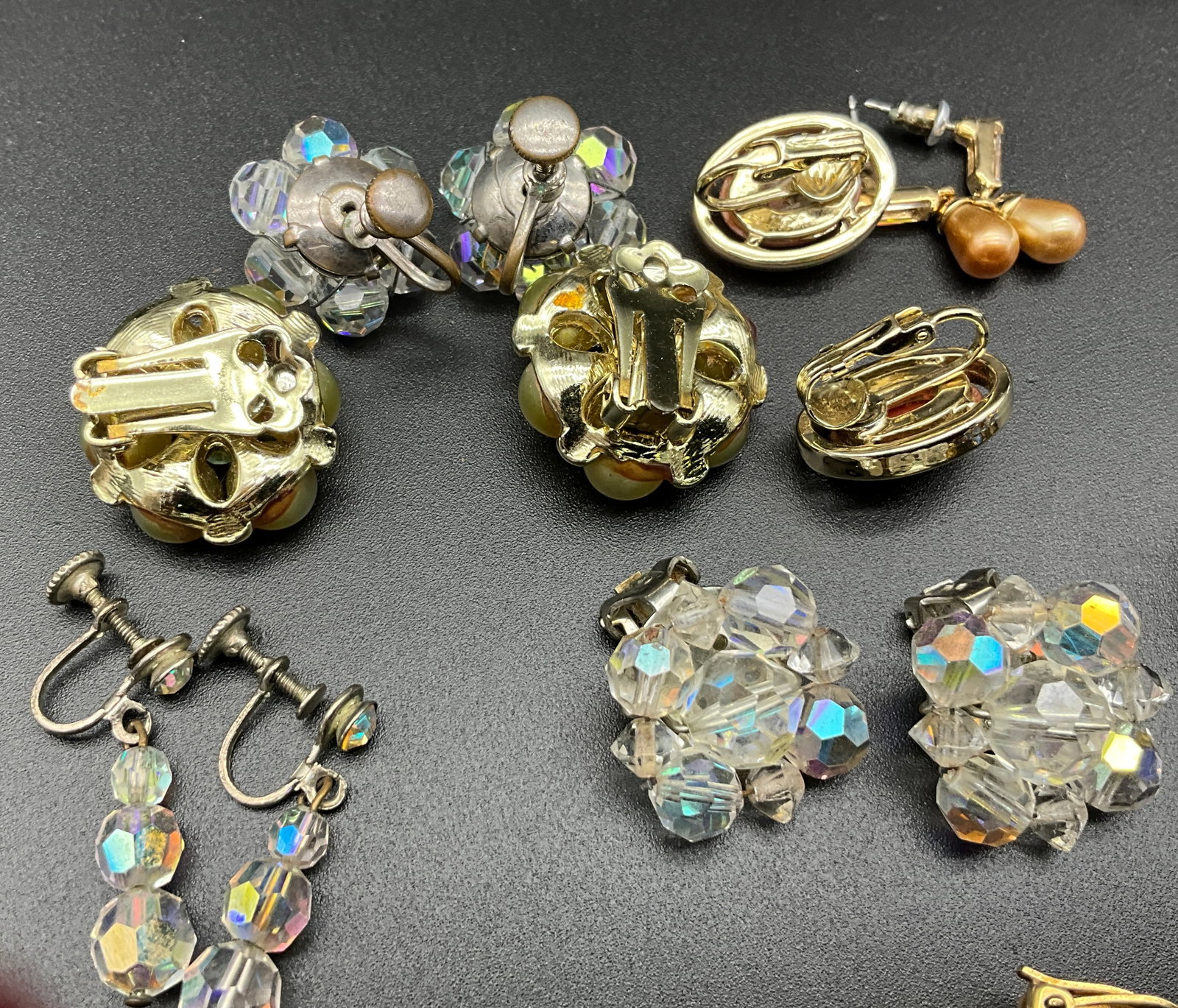 An Assortment of 20 Pairs of Vintage Costume Jewelry Earrings - 5
