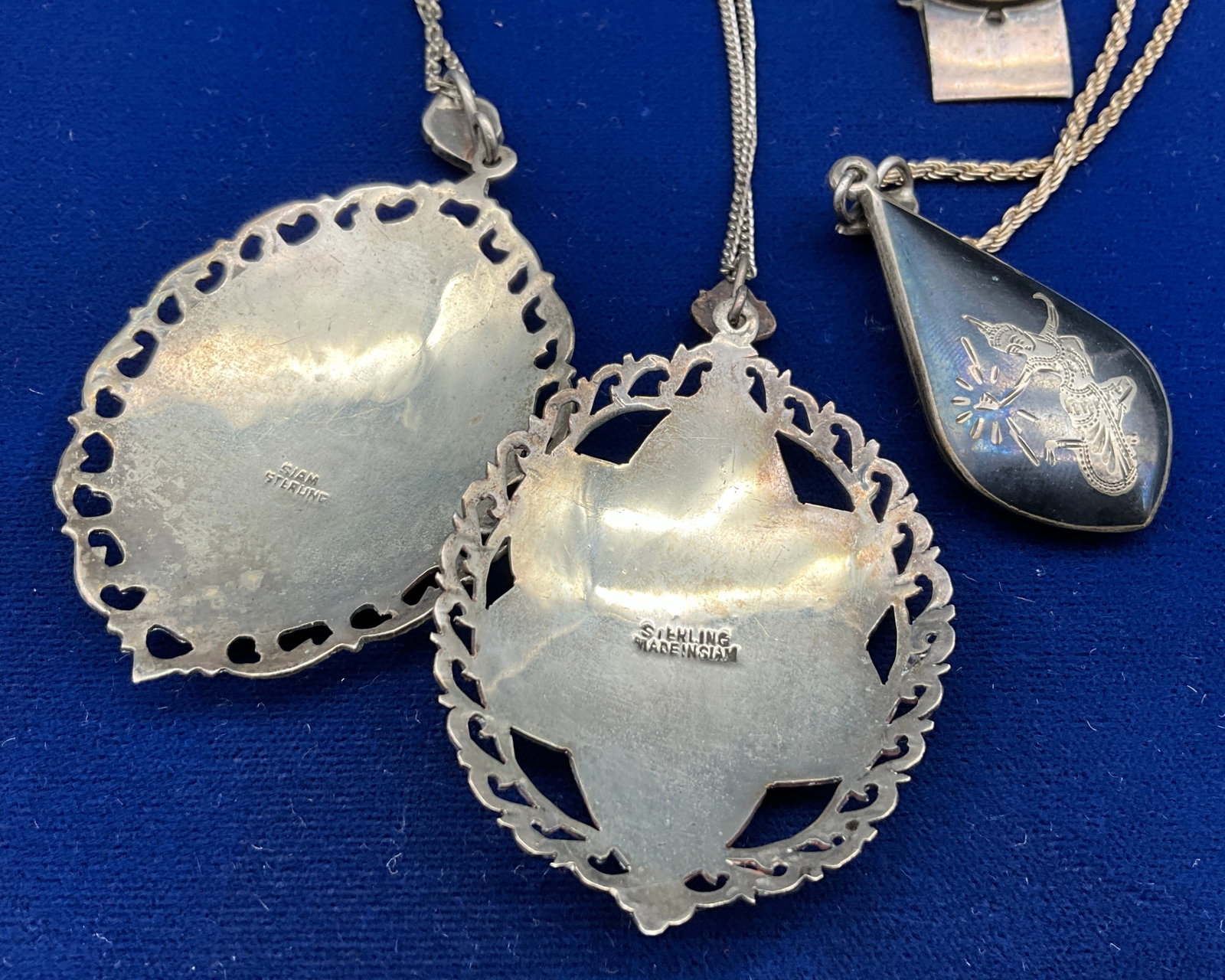 A Collection of Thai Niello and Sterling Silver Jewelry - 3