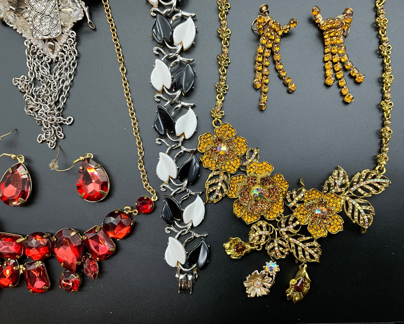 A Collection of Vintage Artisan Costume Jewelry - 4