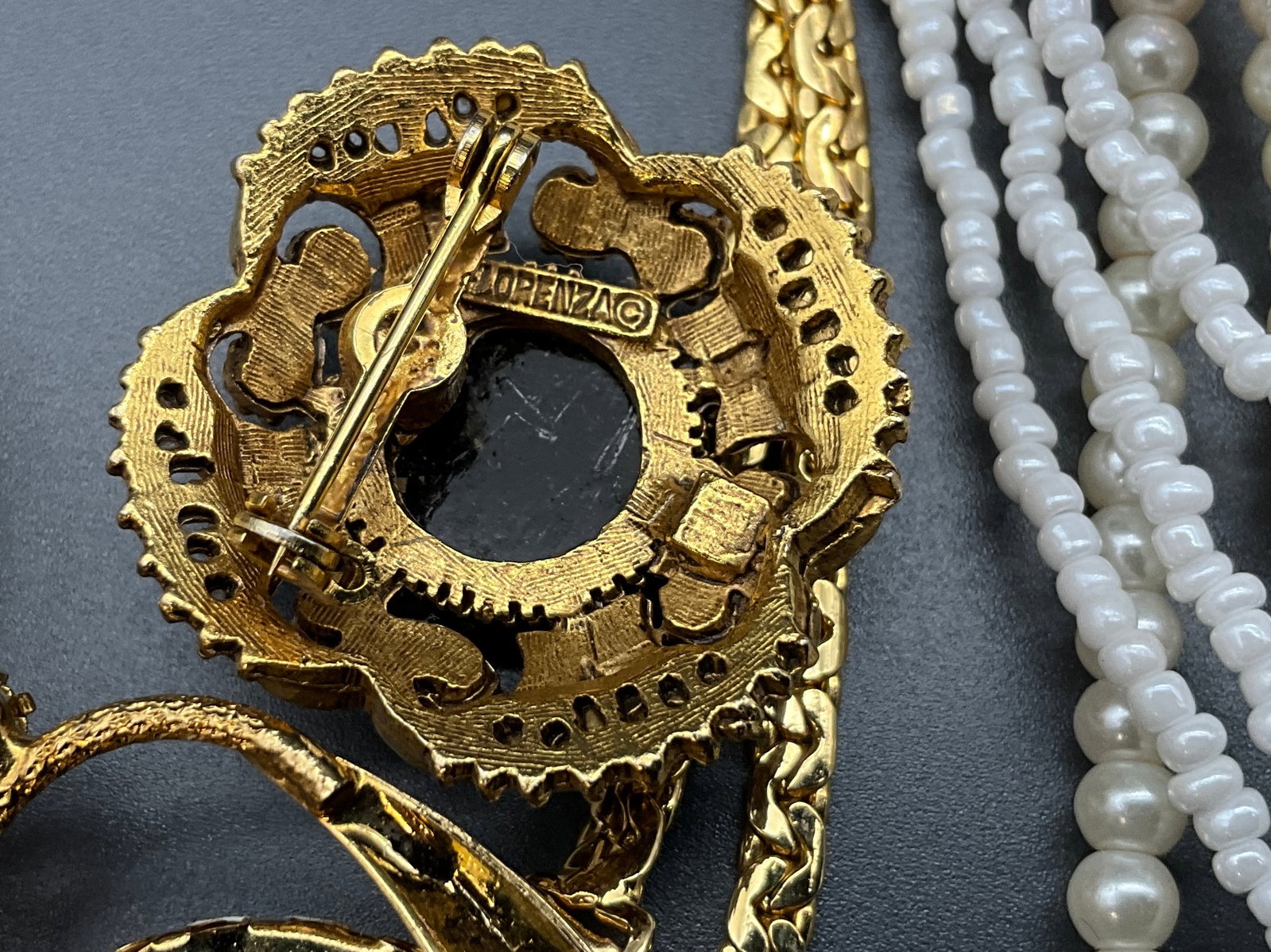 An Assortment of Vintage Costume Jewelry - 7