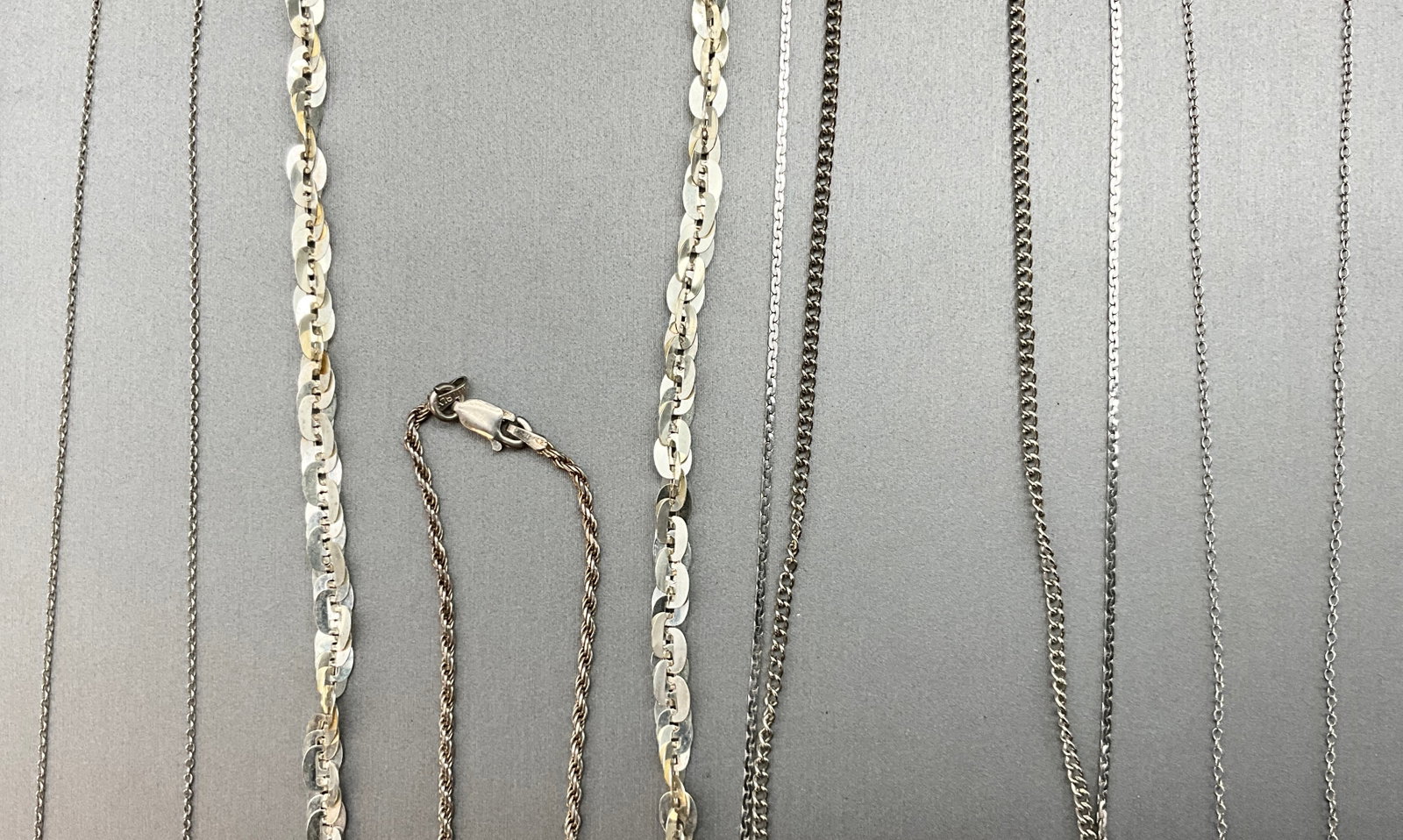 A Collection of Vintage Italian and Sterling Silver Jewelry Chains - 3