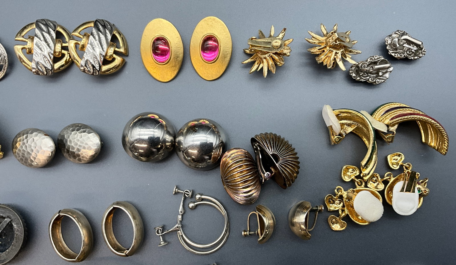 A Collection of Vintage Multi-Metal Costume Earrings - 7