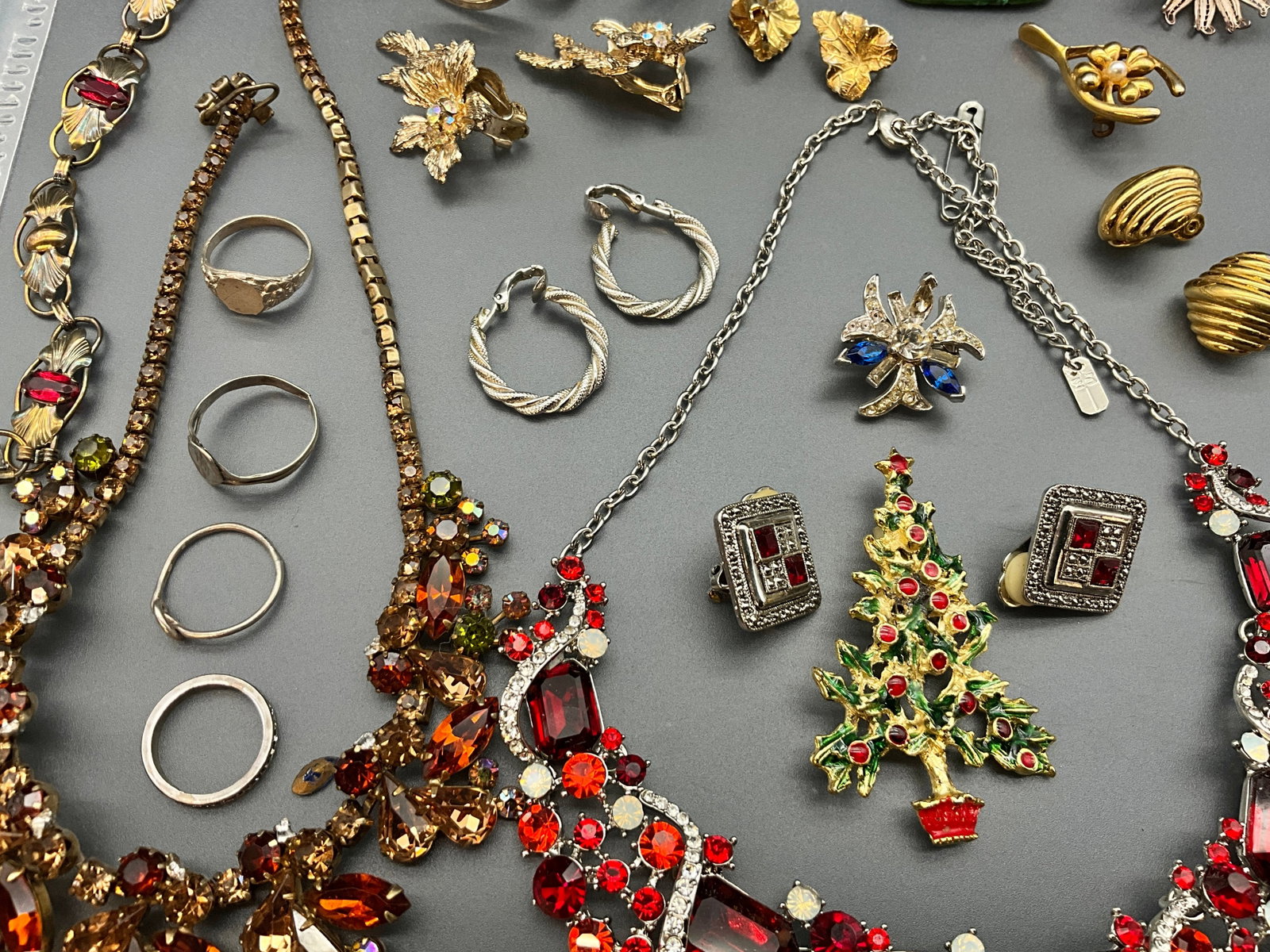 A Collection of Vintage Mixed Metal and Glass Costume Jewelry - 3