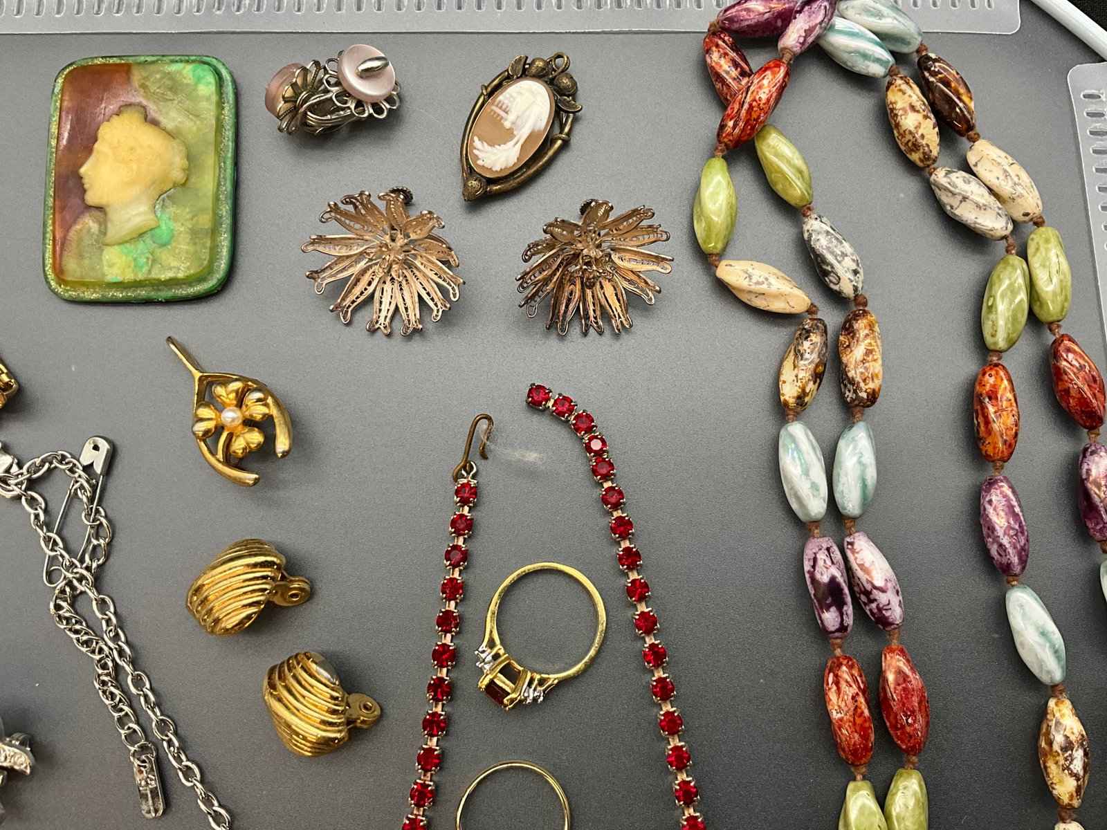 A Collection of Vintage Mixed Metal and Glass Costume Jewelry - 5