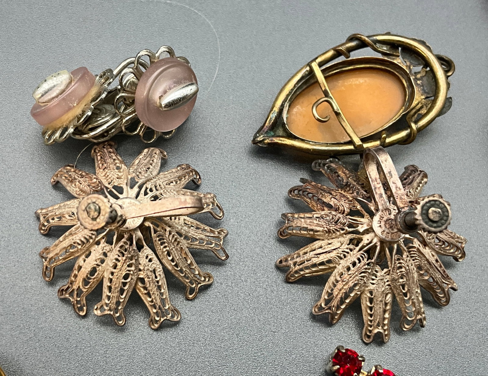 A Collection of Vintage Mixed Metal and Glass Costume Jewelry - 7