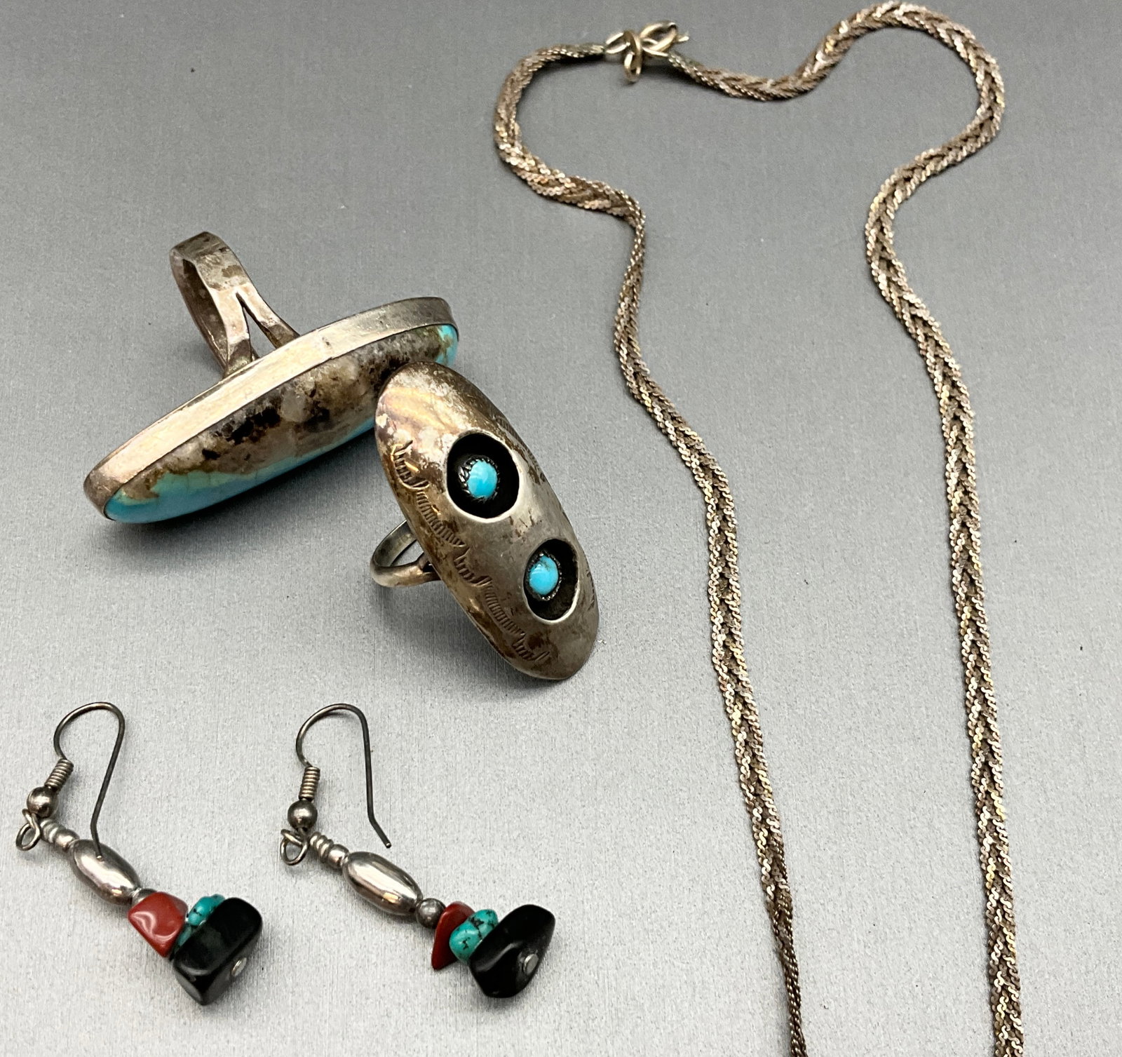 A Collection of Vintage Southwestern Style Sterling Silver Jewelry with Turquoise and Coral - 4