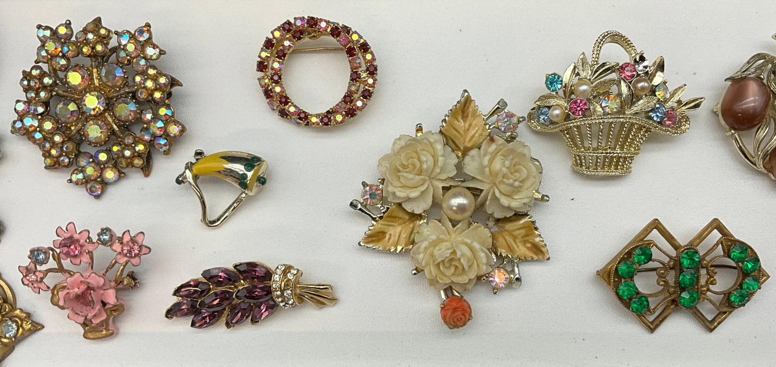 A Collection of Vintage Mid-Century Costume Jewelry - 3