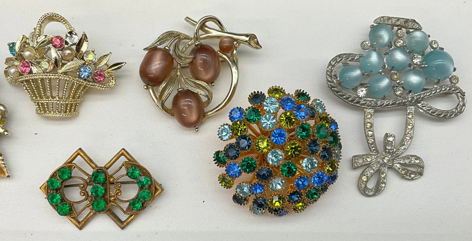 A Collection of Vintage Mid-Century Costume Jewelry - 4