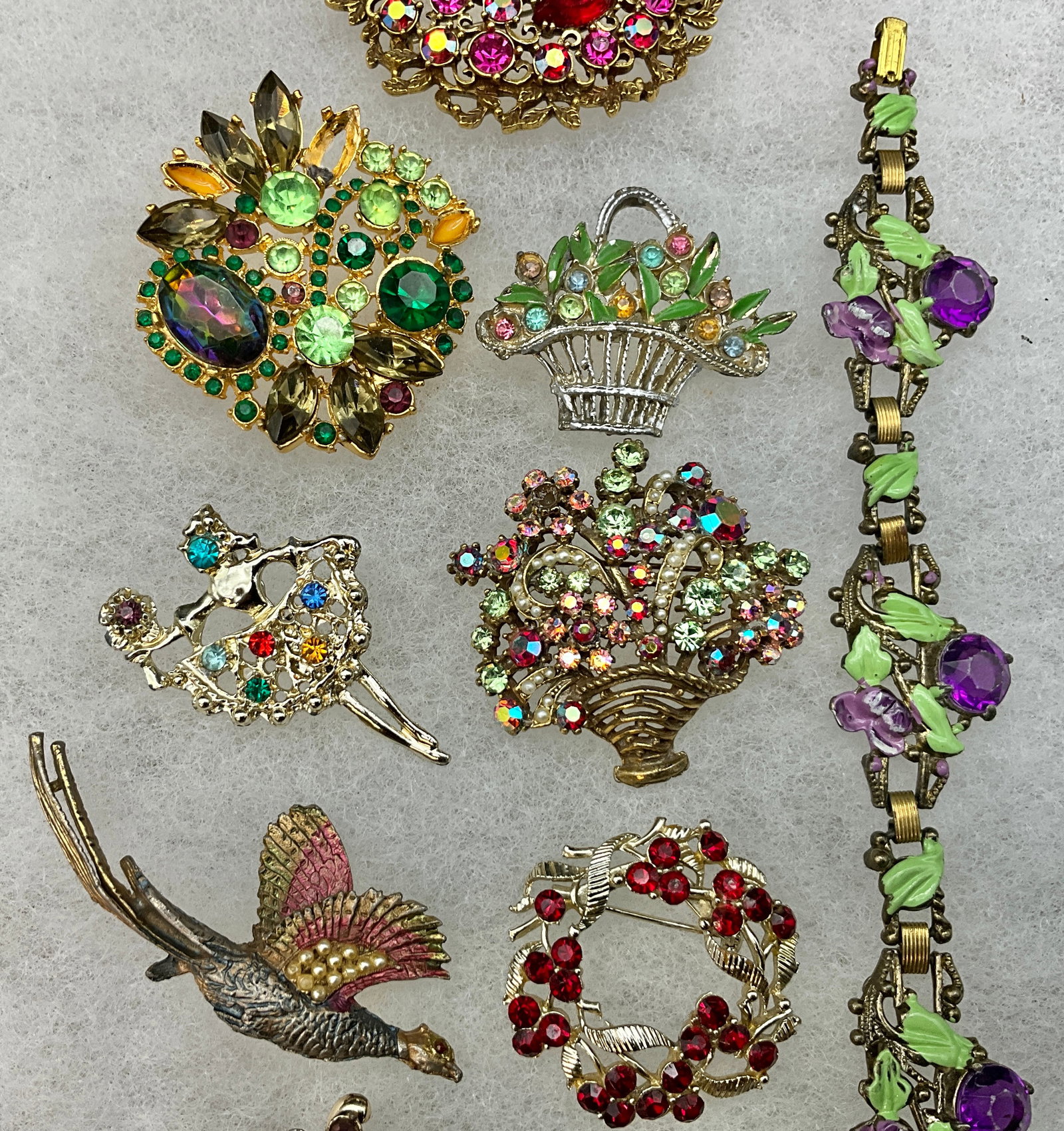 A Collection of Thirteen Vintage Rhinestone and Enamel Costume Jewelry Items - 4