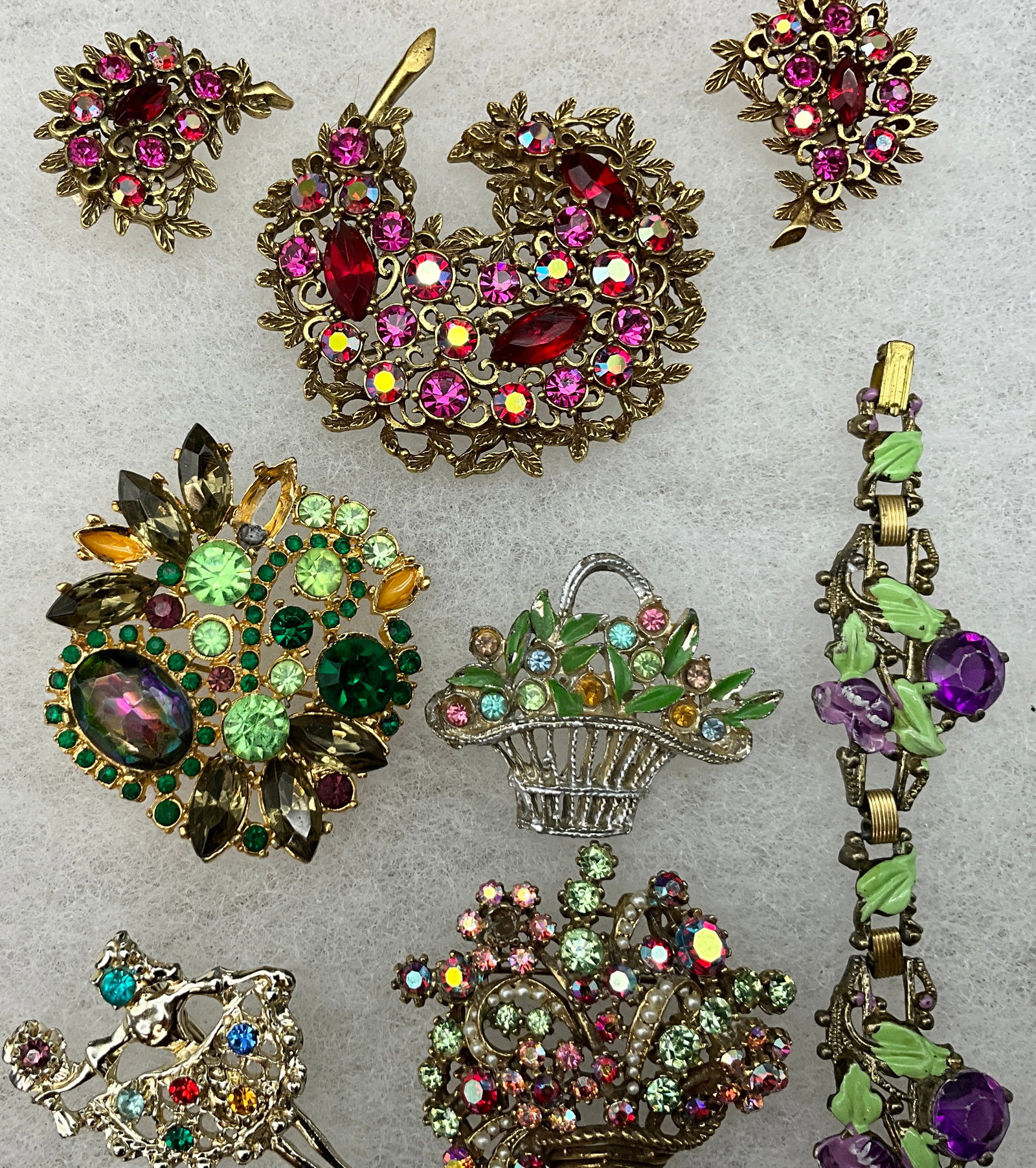 A Collection of Thirteen Vintage Rhinestone and Enamel Costume Jewelry Items - 5