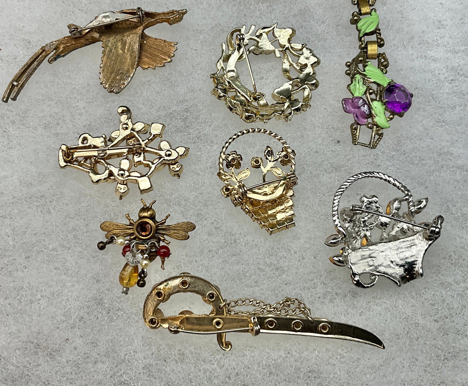 A Collection of Thirteen Vintage Rhinestone and Enamel Costume Jewelry Items - 6