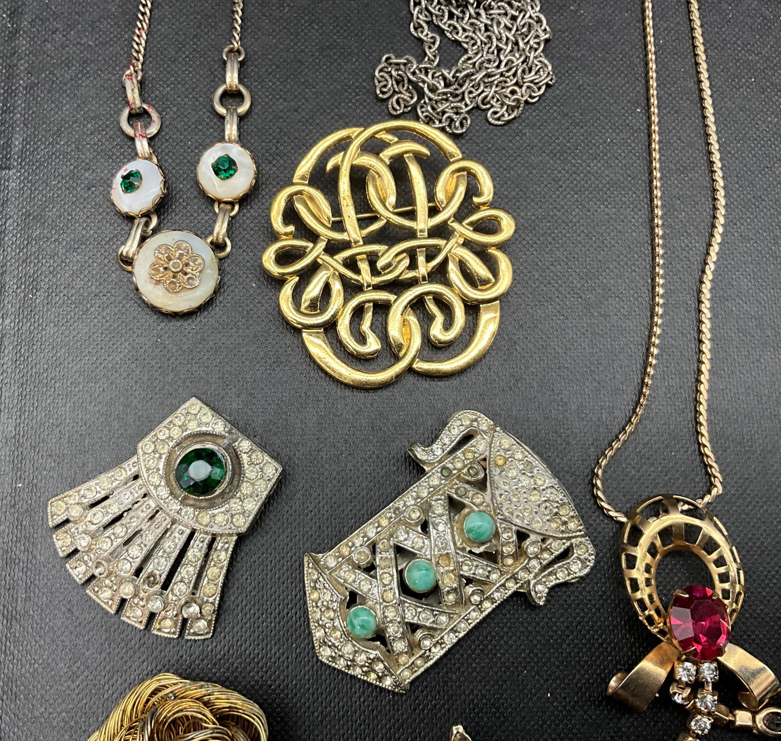 A Collection of Vintage Art Deco and Mid-Century Costume Jewelry - 3