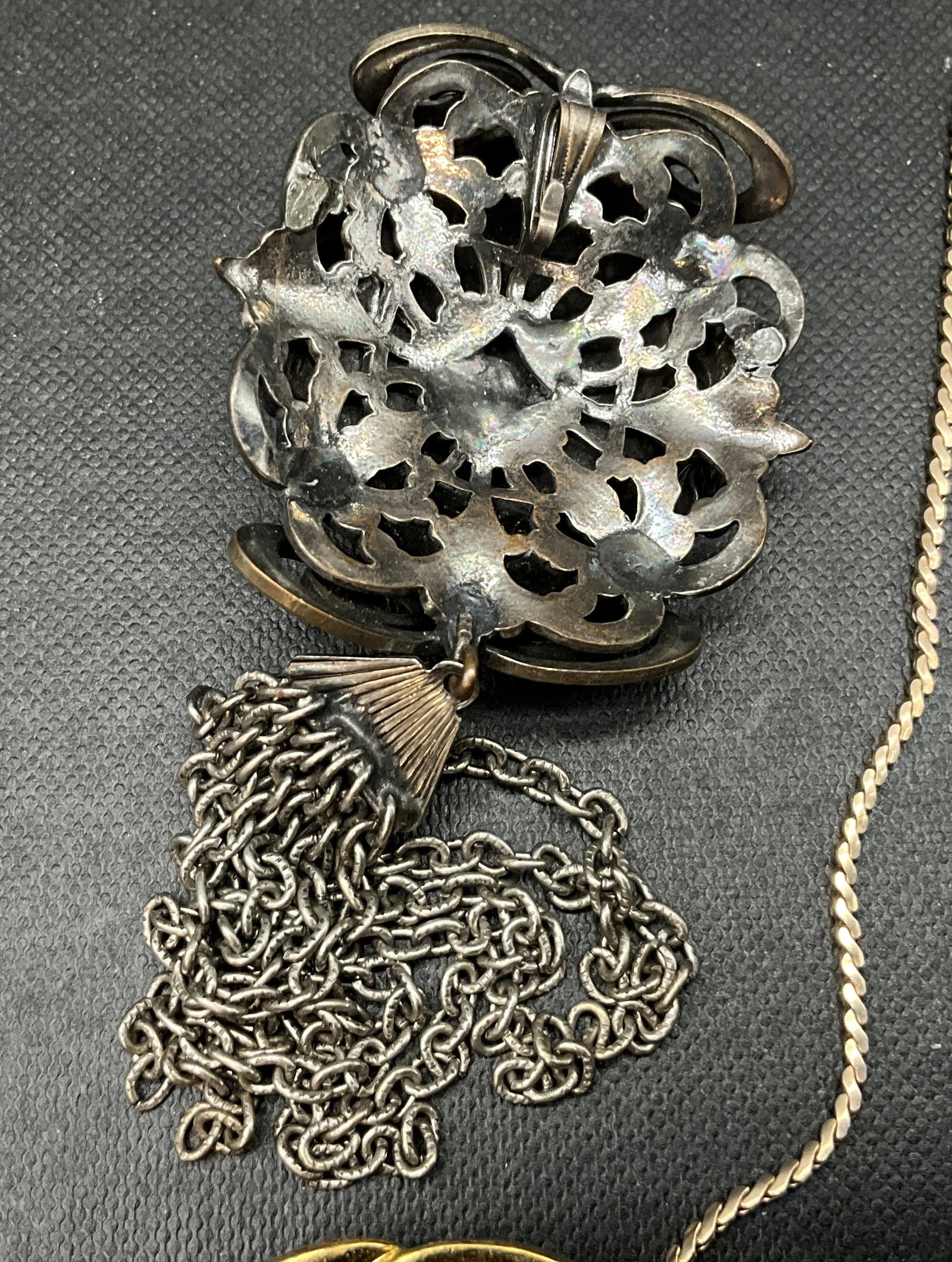 A Collection of Vintage Art Deco and Mid-Century Costume Jewelry - 7