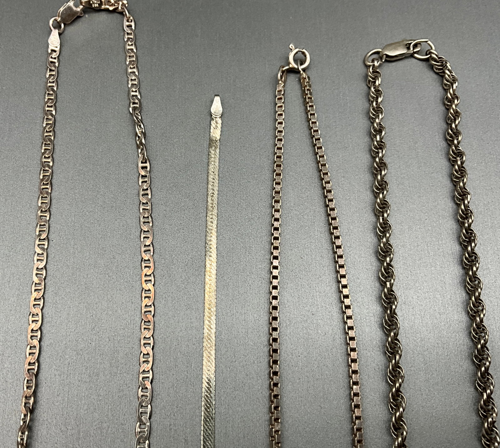 A Collection of Vintage Sterling Silver Chains - 3