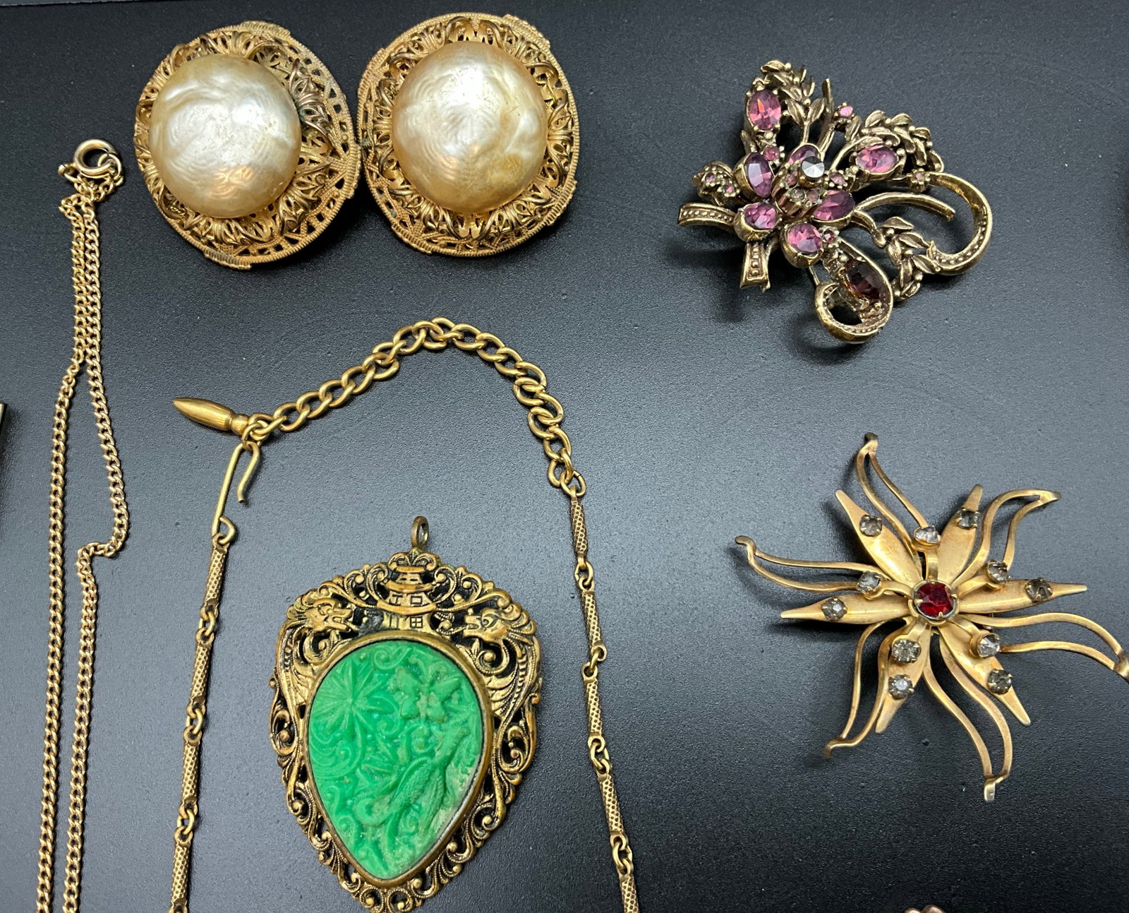A Collection of Vintage Gold Tone Costume Jewelry - 4